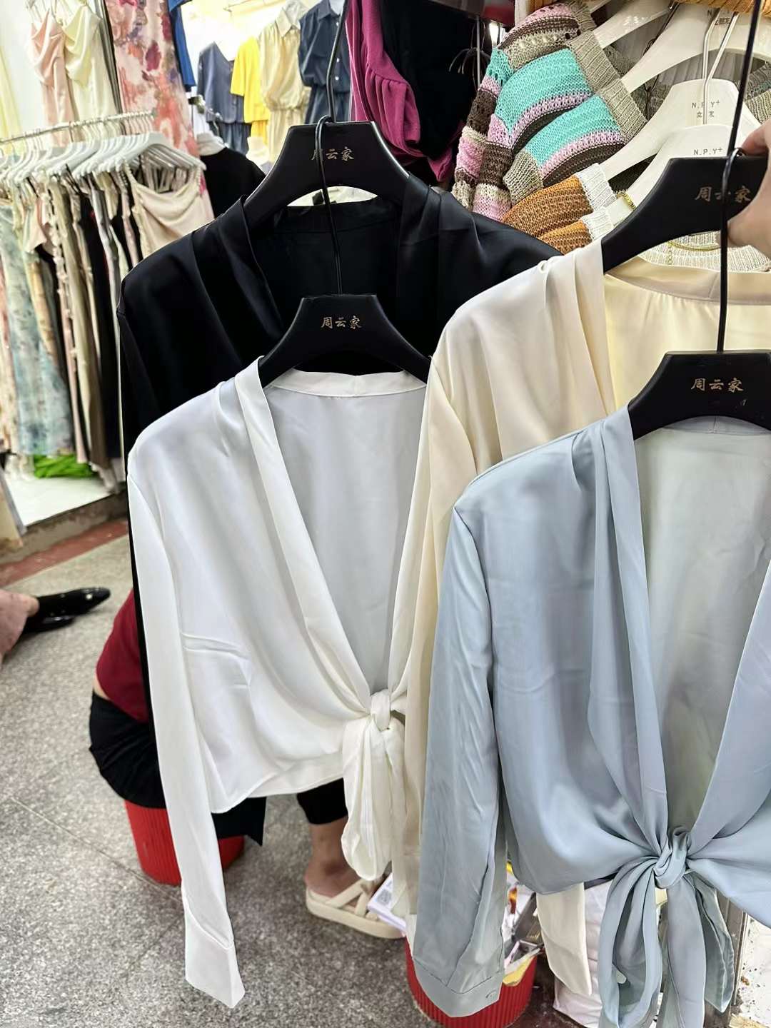 周云家-金马3楼C154档 1 档口微信二维码及货源实拍