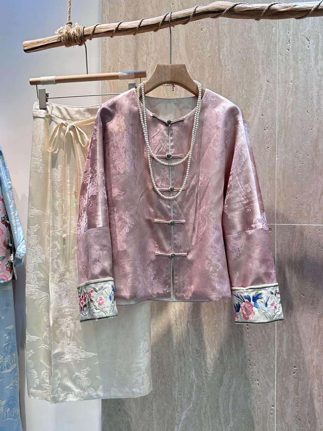 弈间-103栋A50 南油原创设计 档口微信二维码及货源实拍