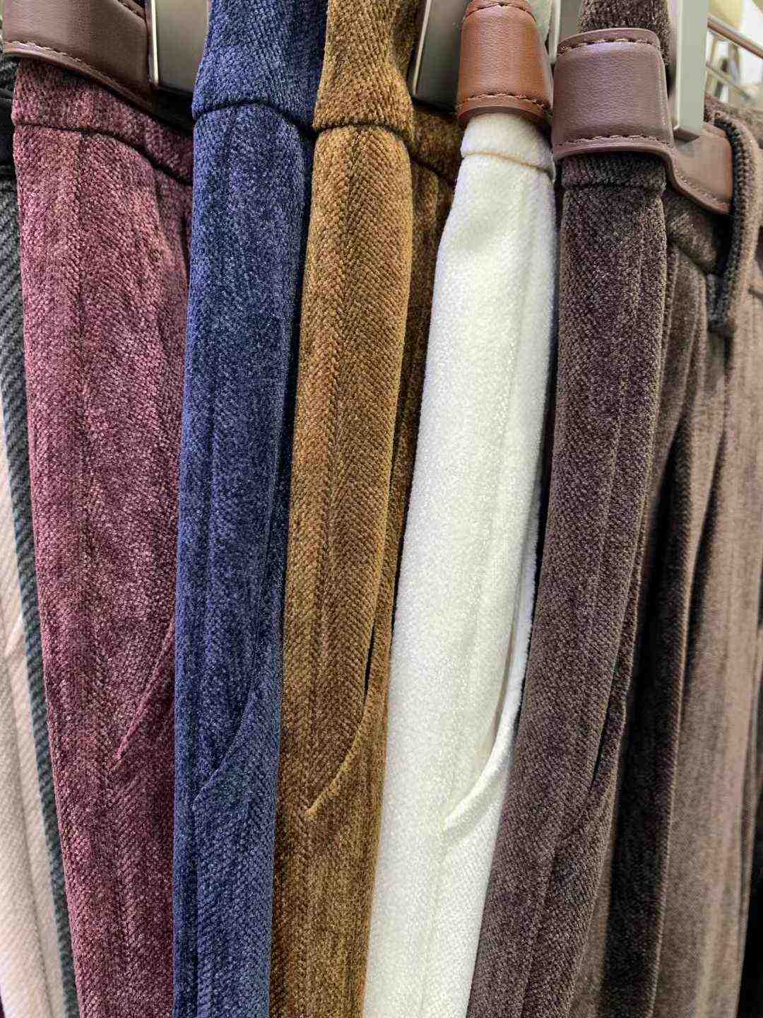 Vieeiee -新中国大厦3290 十三行服装批发市场 档口微信二维码及货源实拍