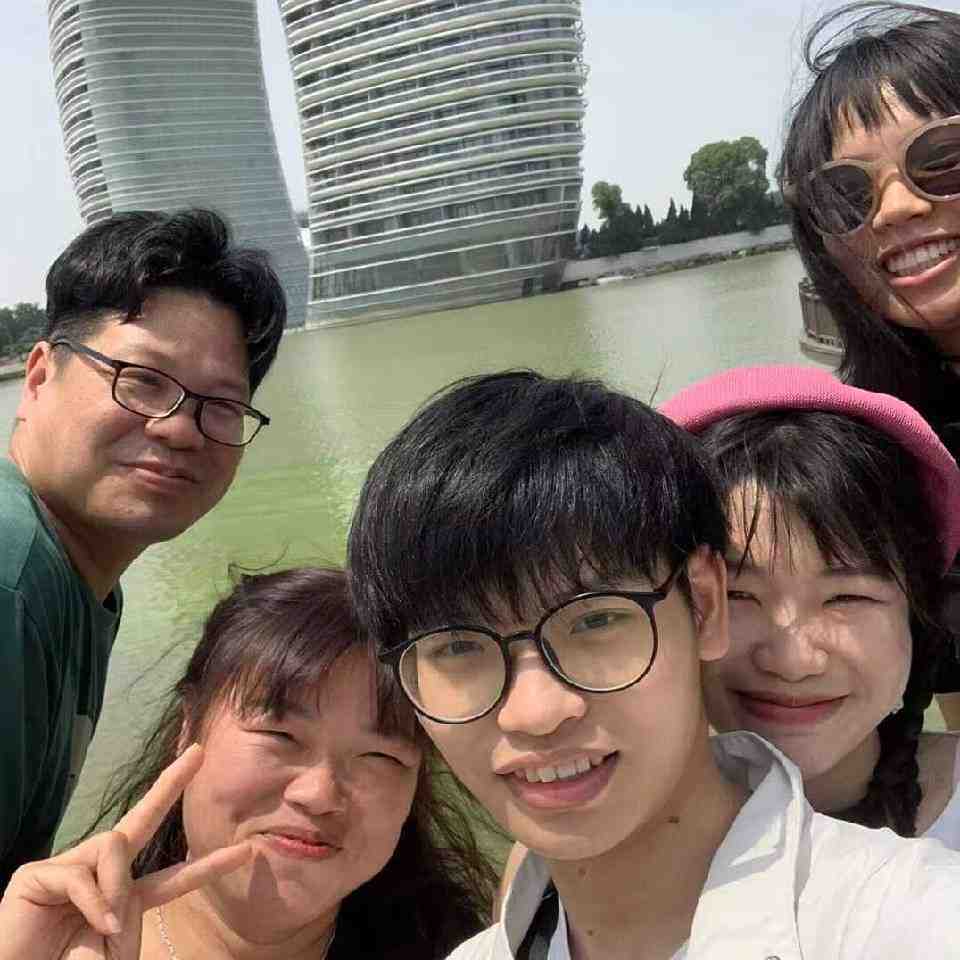 依琳服饰-上海街477