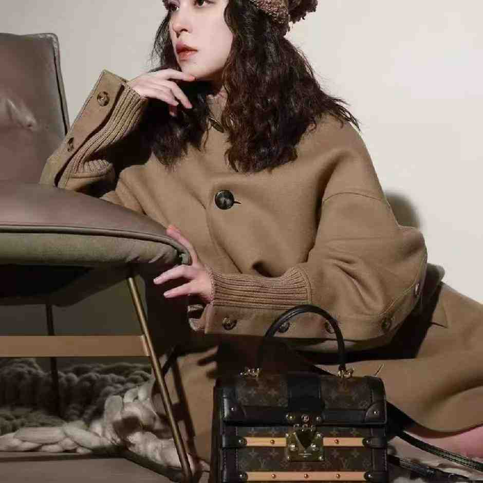 米哆 1 档口微信二维码及货源实拍