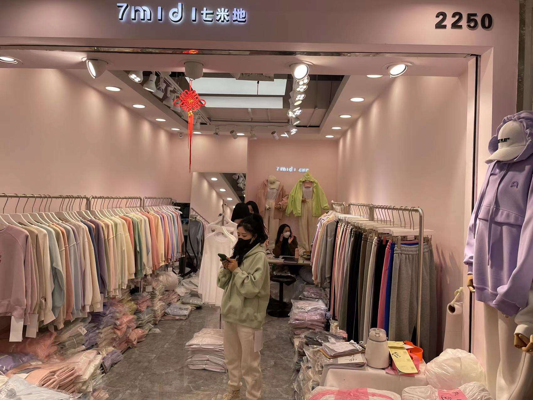 7米地 意法服饰城 档口微信二维码及货源实拍 7米地 档口