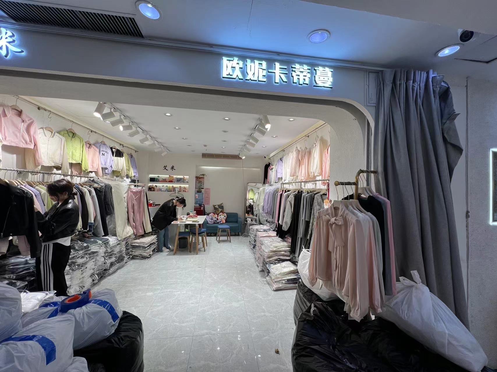 欧妮卡蒂蔓 意法服饰城 档口微信二维码及货源实拍 欧妮卡蒂蔓 档口