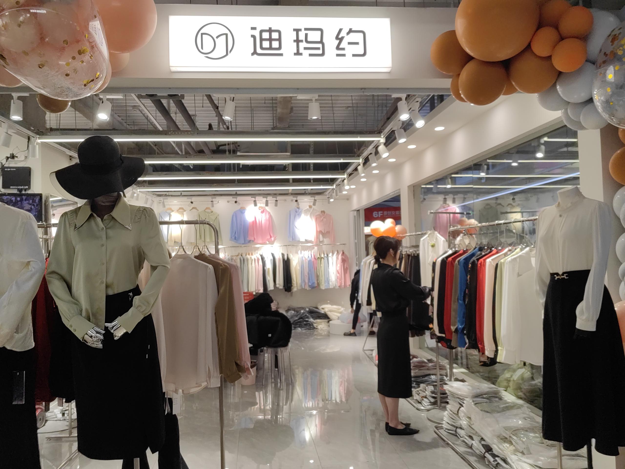 迪玛约 意法服饰城 档口微信二维码及货源实拍 迪玛约 档口