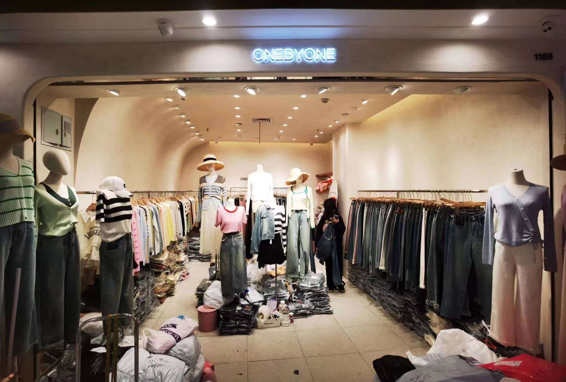 壹1ONEBYONE 意法服饰城 档口微信二维码及货源实拍 壹1ONEBYONE 档口