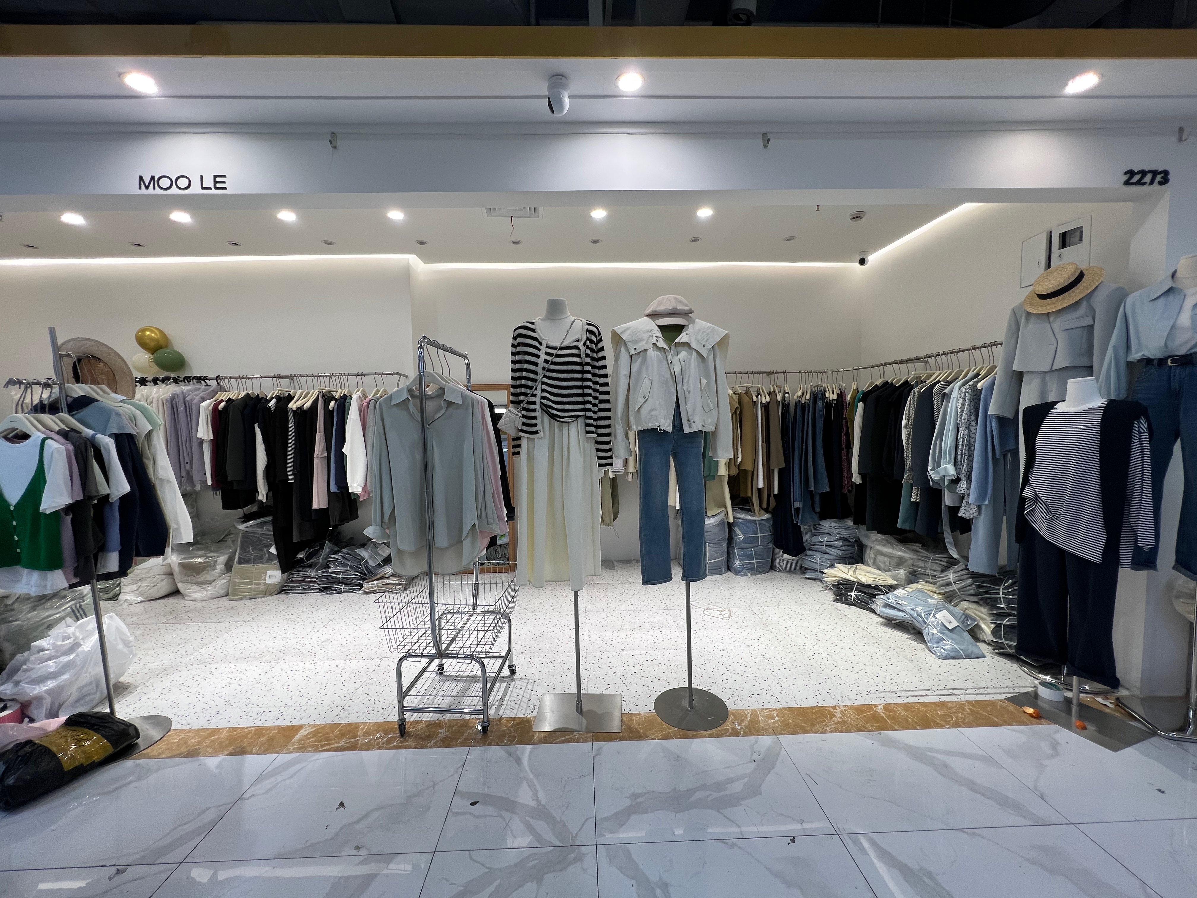 OL 意法服饰城 档口微信二维码及货源实拍 OL 档口