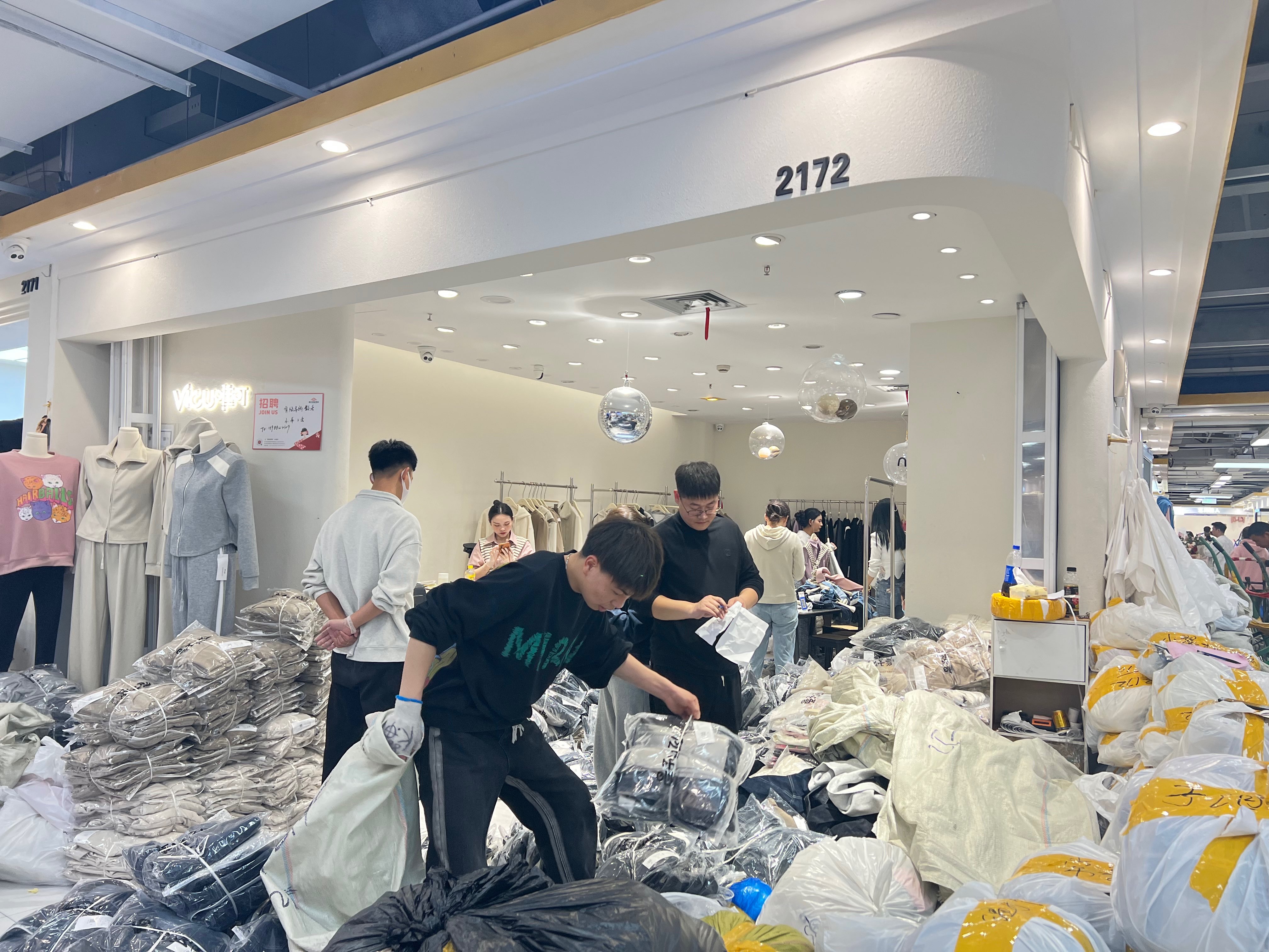 IC 意法服饰城 档口微信二维码及货源实拍 IC 档口