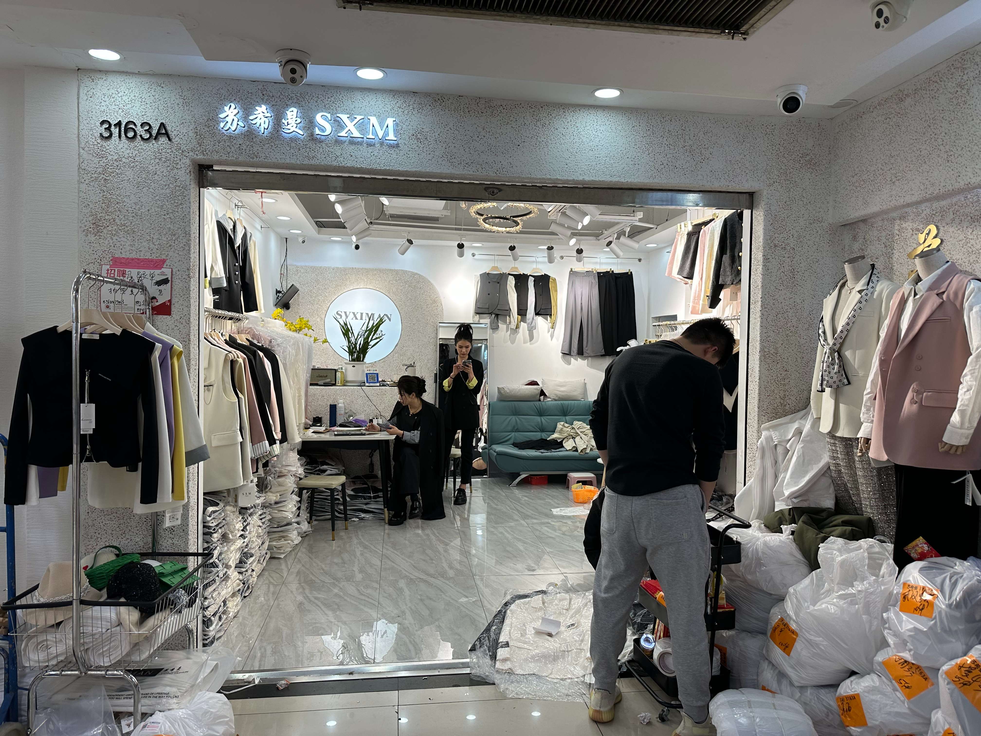 苏希曼 意法服饰城 档口微信二维码及货源实拍 苏希曼 档口