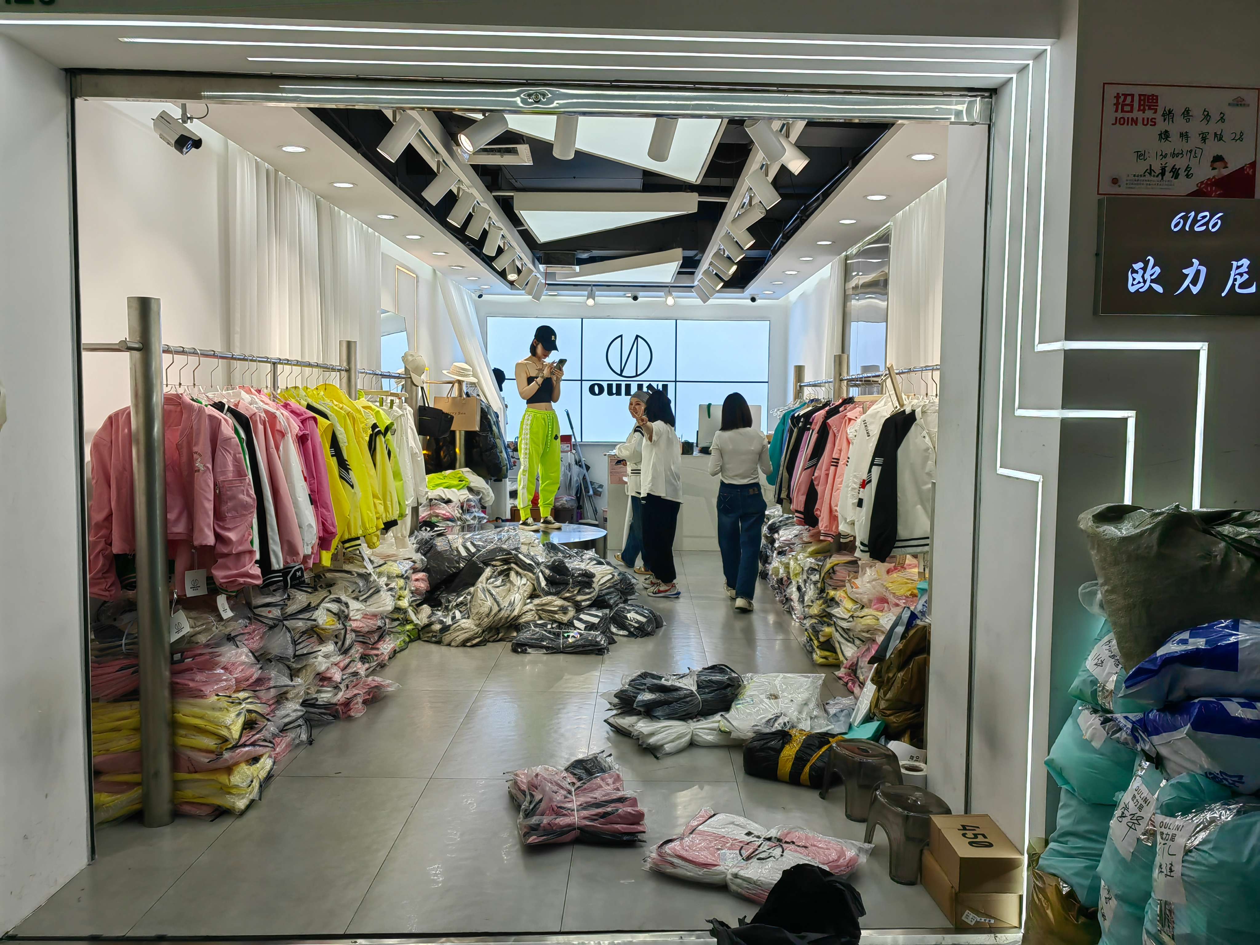 锦雅 意法服饰城 档口微信二维码及货源实拍 锦雅 档口