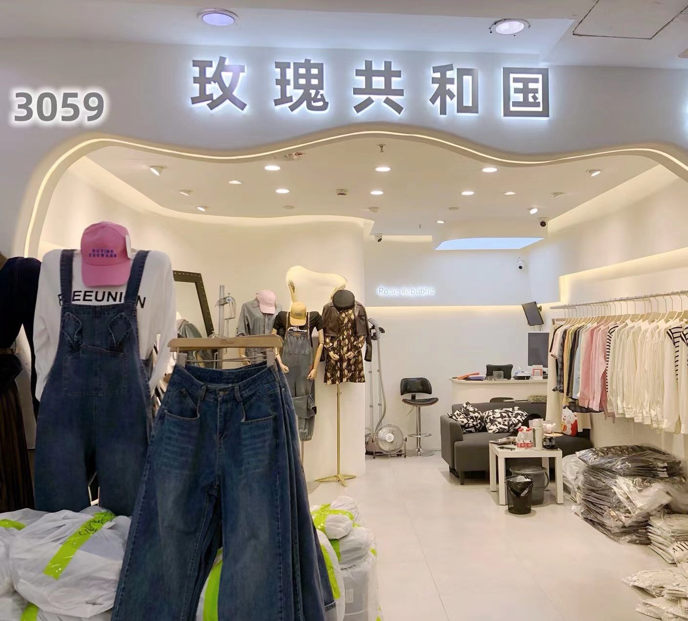 玫瑰共和国 意法服饰城 档口微信二维码及货源实拍 玫瑰共和国 档口
