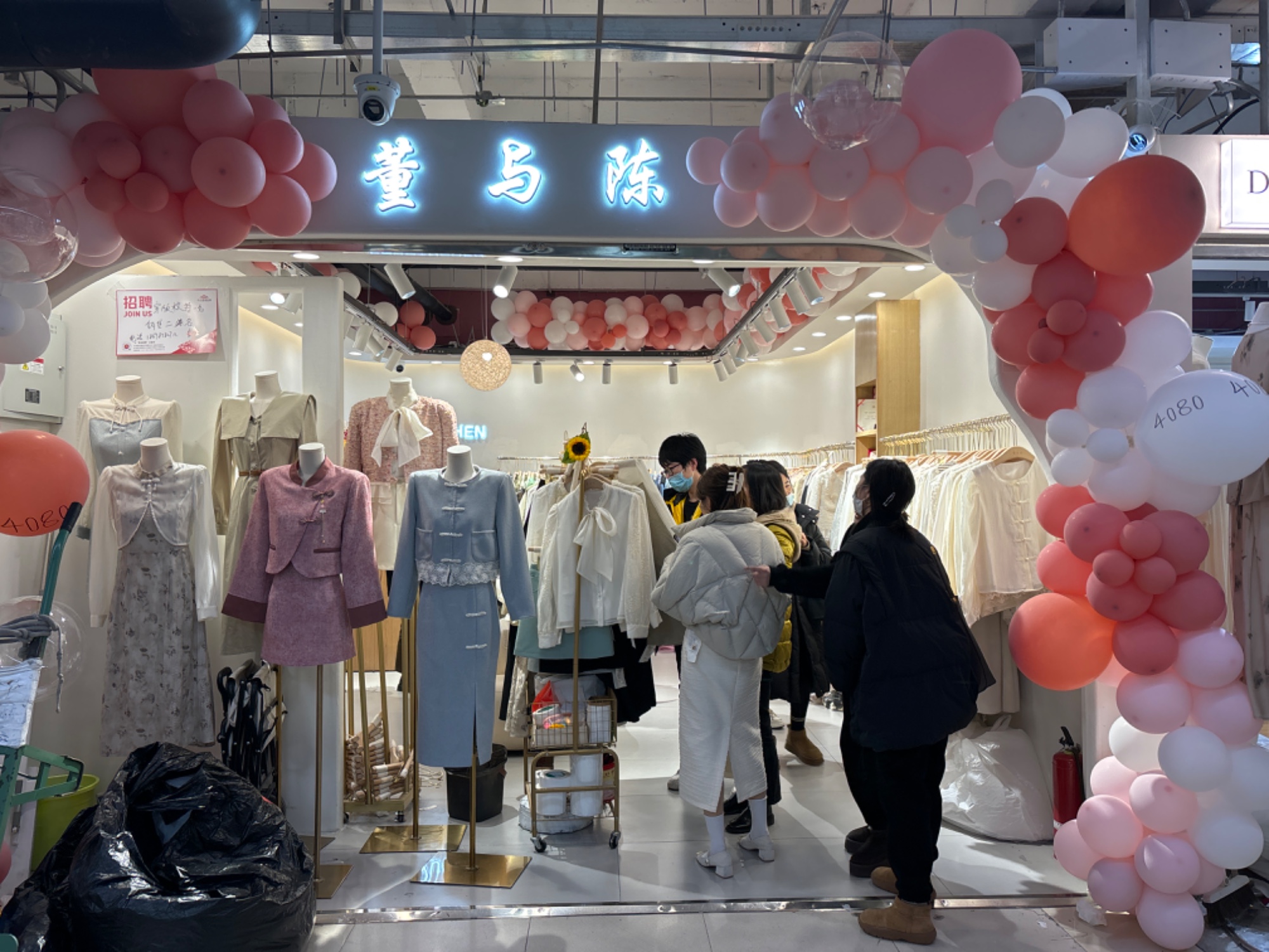 董与陈 意法服饰城 档口微信二维码及货源实拍 董与陈 档口
