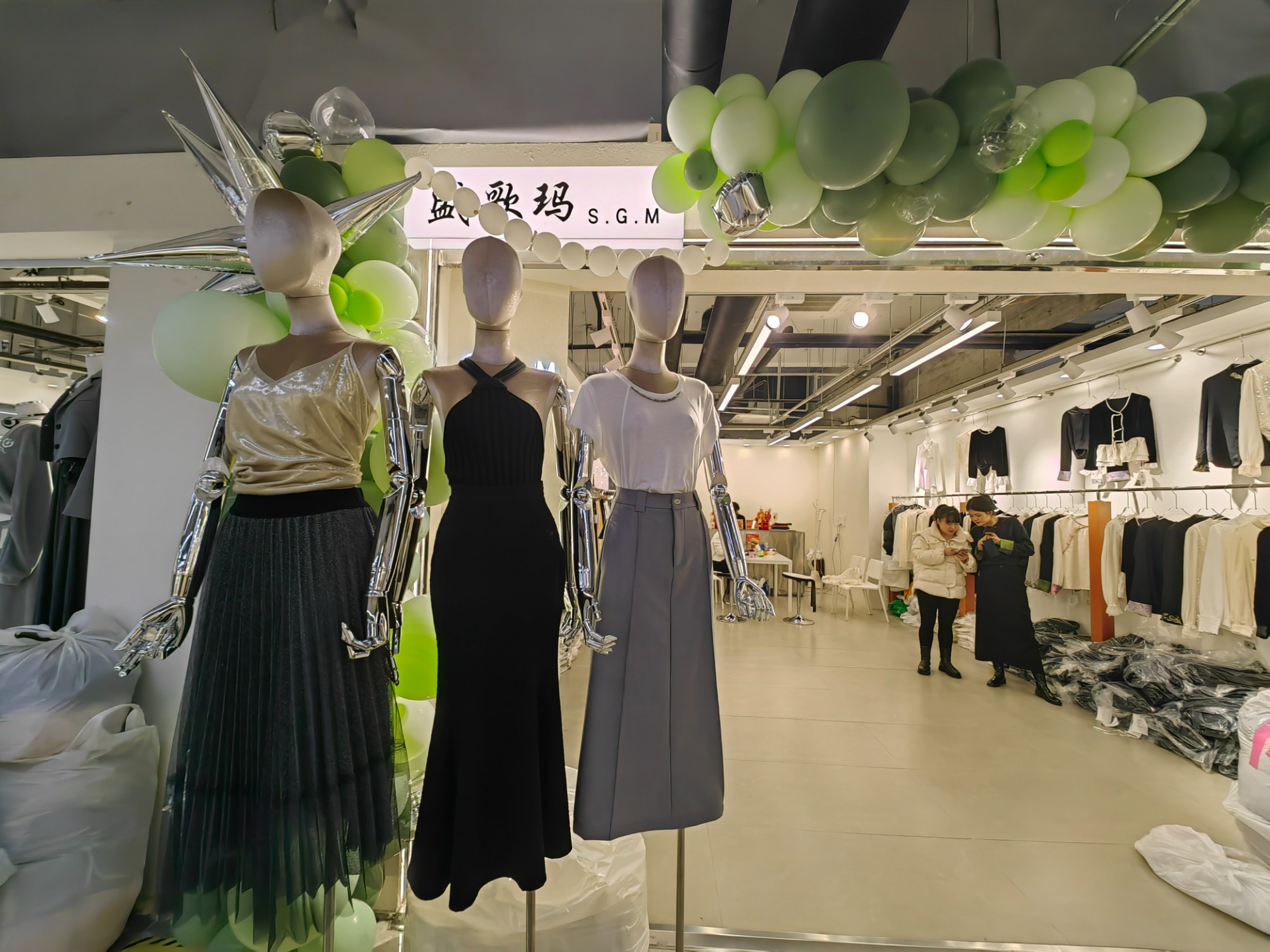 盛歌玛 意法服饰城 档口微信二维码及货源实拍 盛歌玛 档口