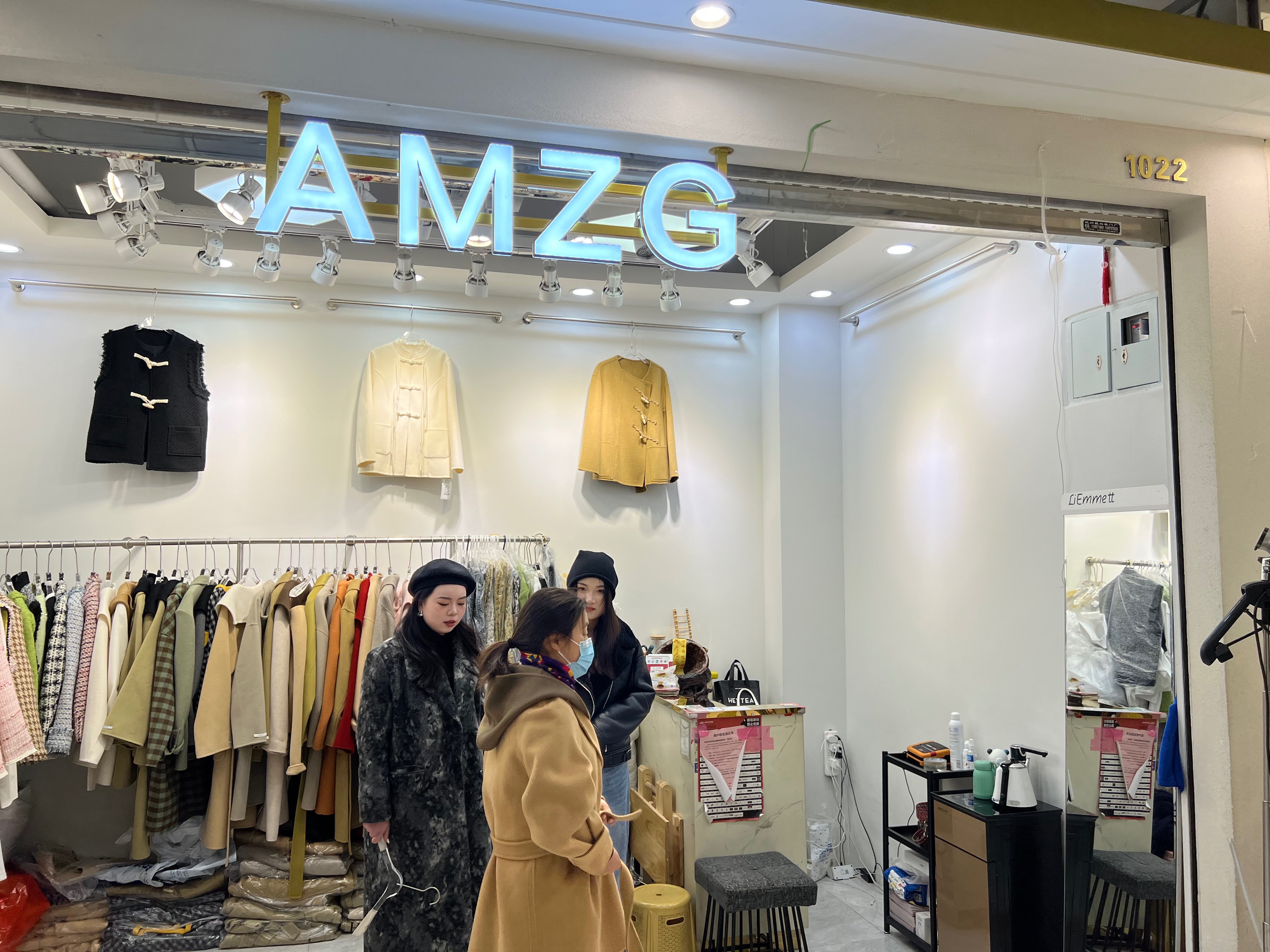AMZG 意法服饰城 档口微信二维码及货源实拍 AMZG 档口