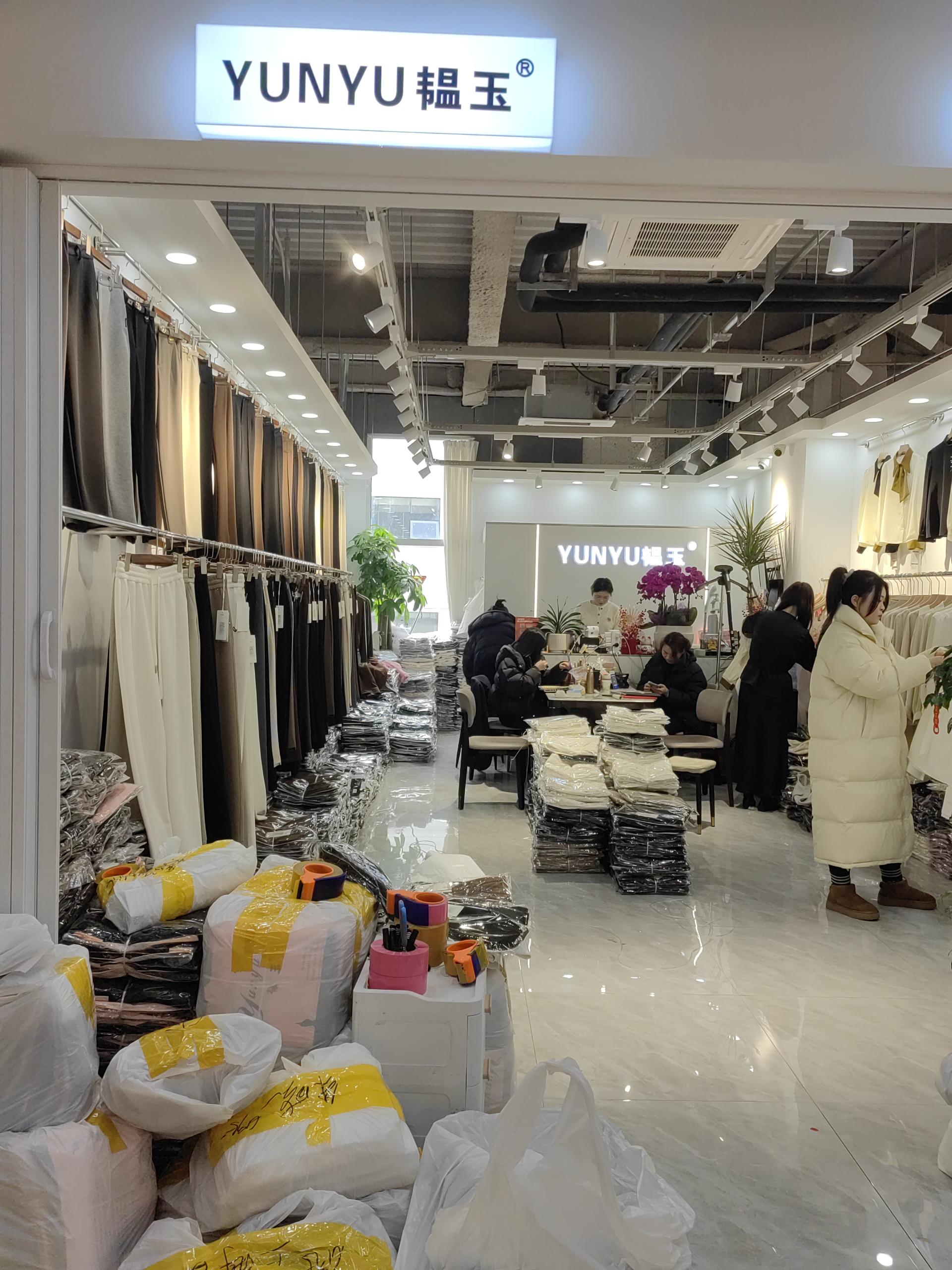 韫玉 意法服饰城 档口微信二维码及货源实拍 韫玉 档口