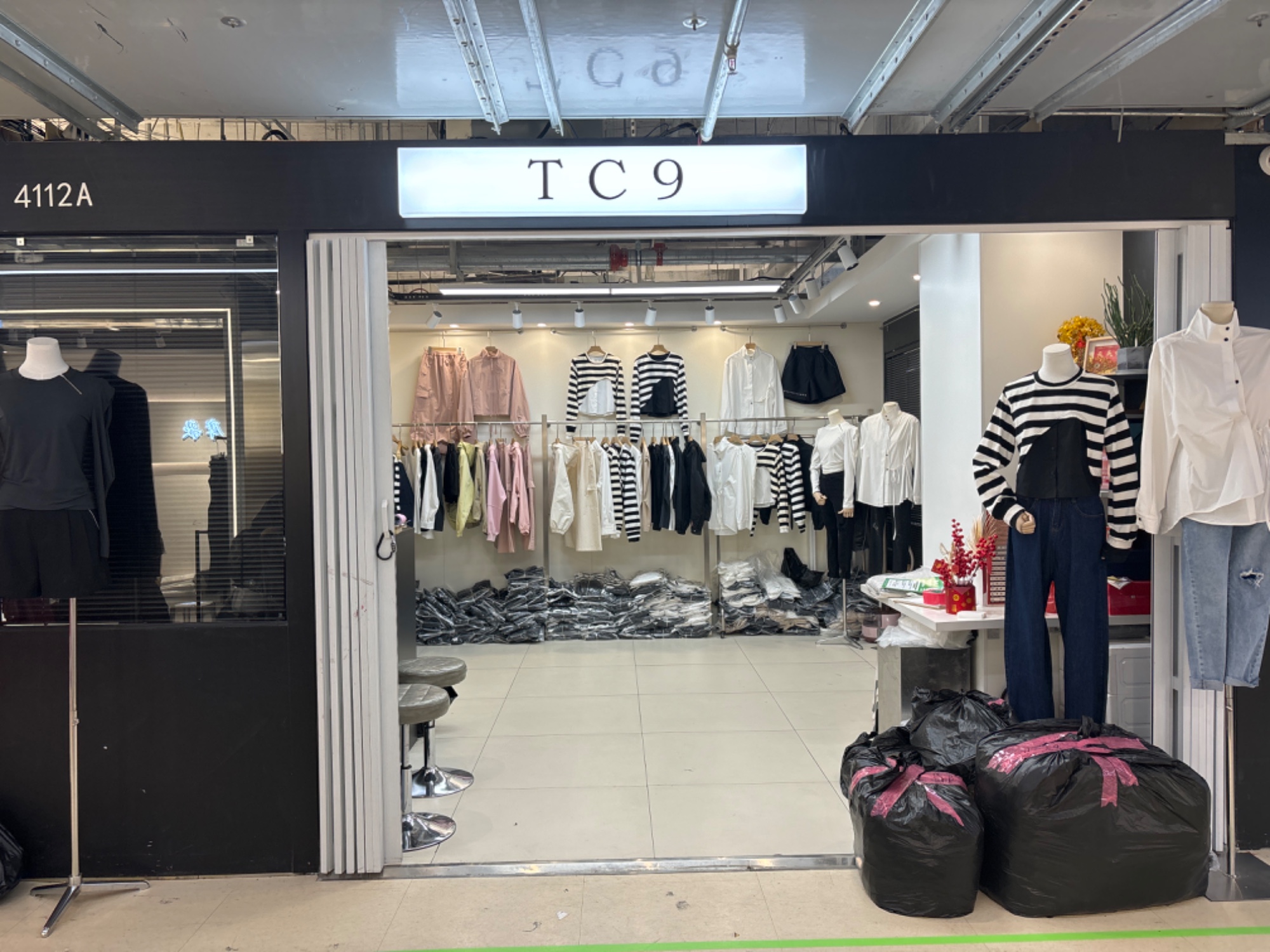 TC9 意法服饰城 档口微信二维码及货源实拍 TC9 档口