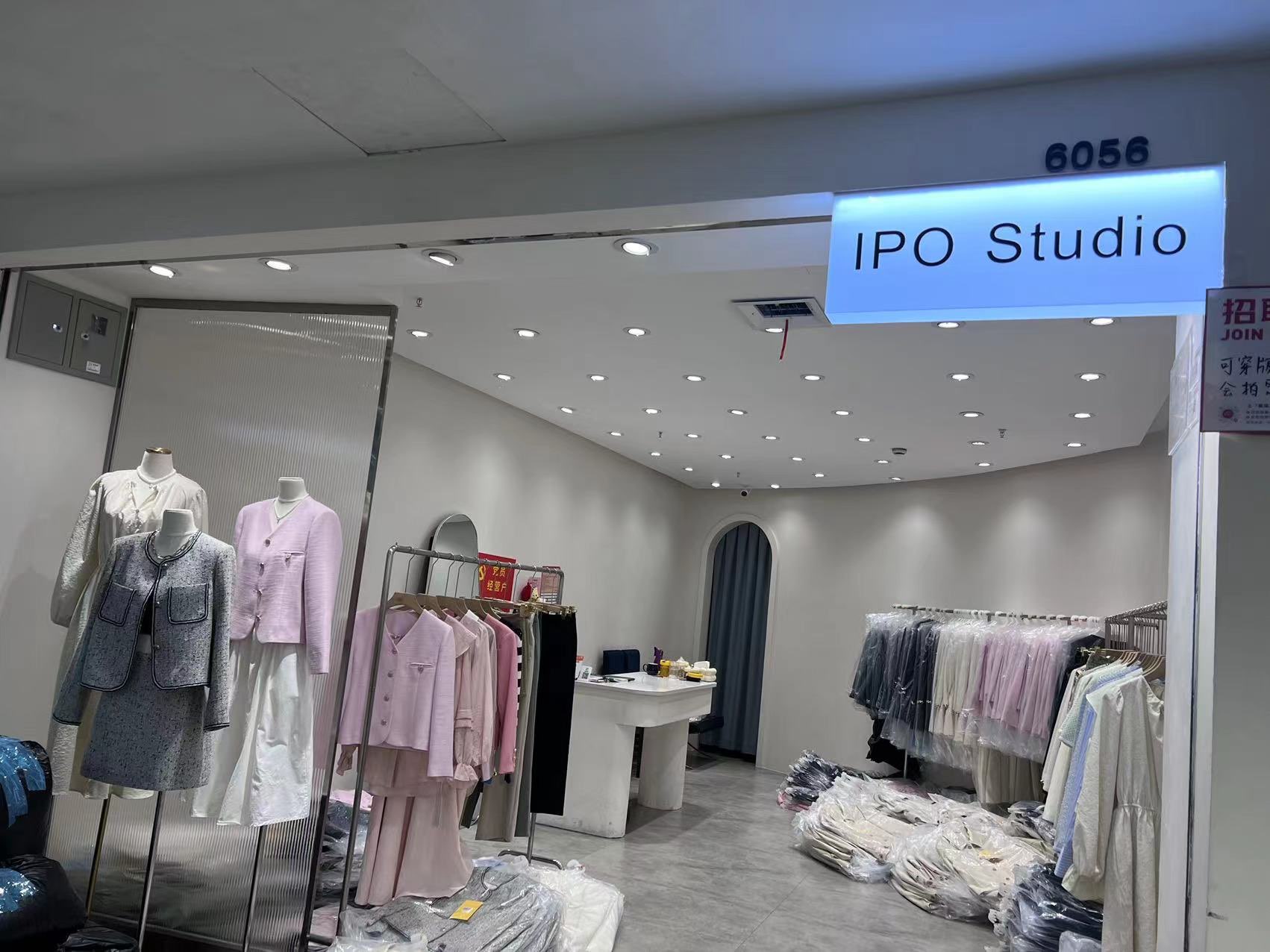 IPO STUDIO 意法服饰城 档口微信二维码及货源实拍 IPO STUDIO 档口
