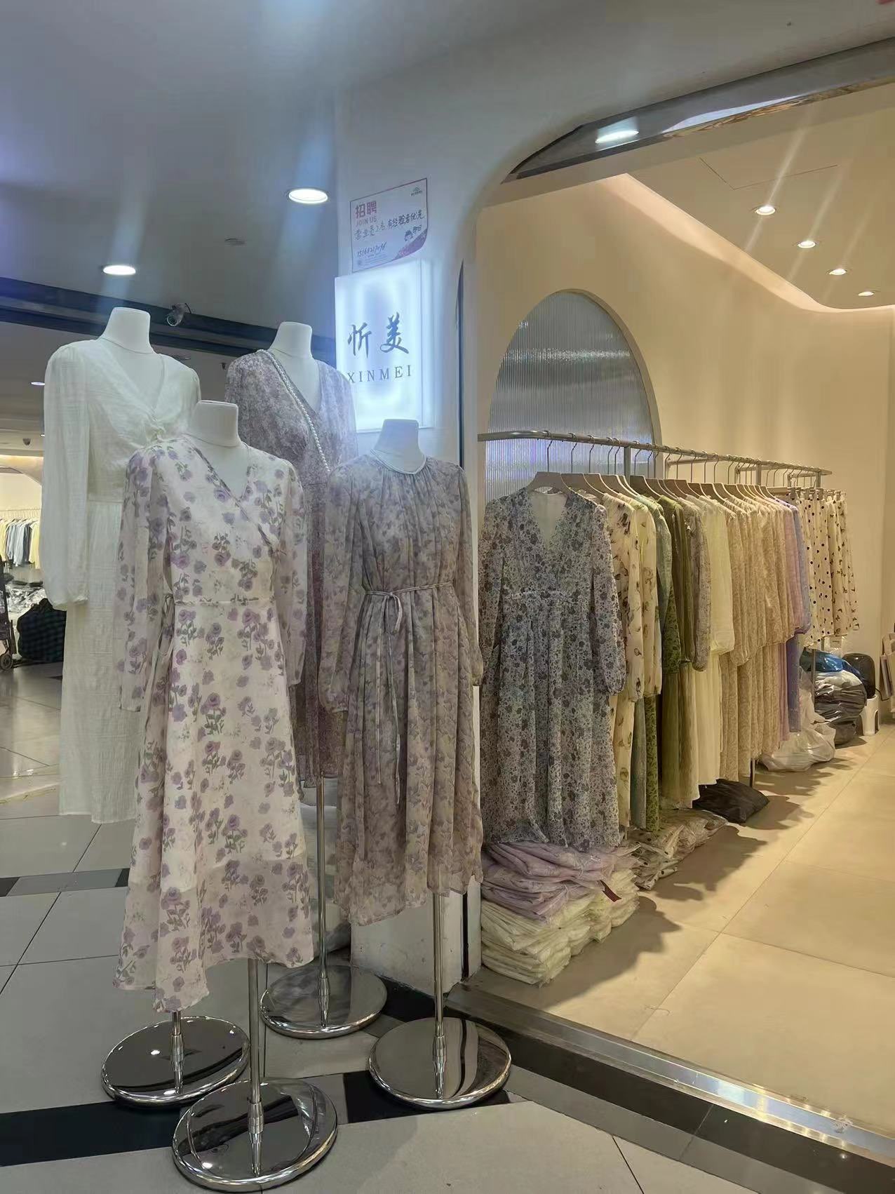 忻美 意法服饰城 档口微信二维码及货源实拍 忻美 档口