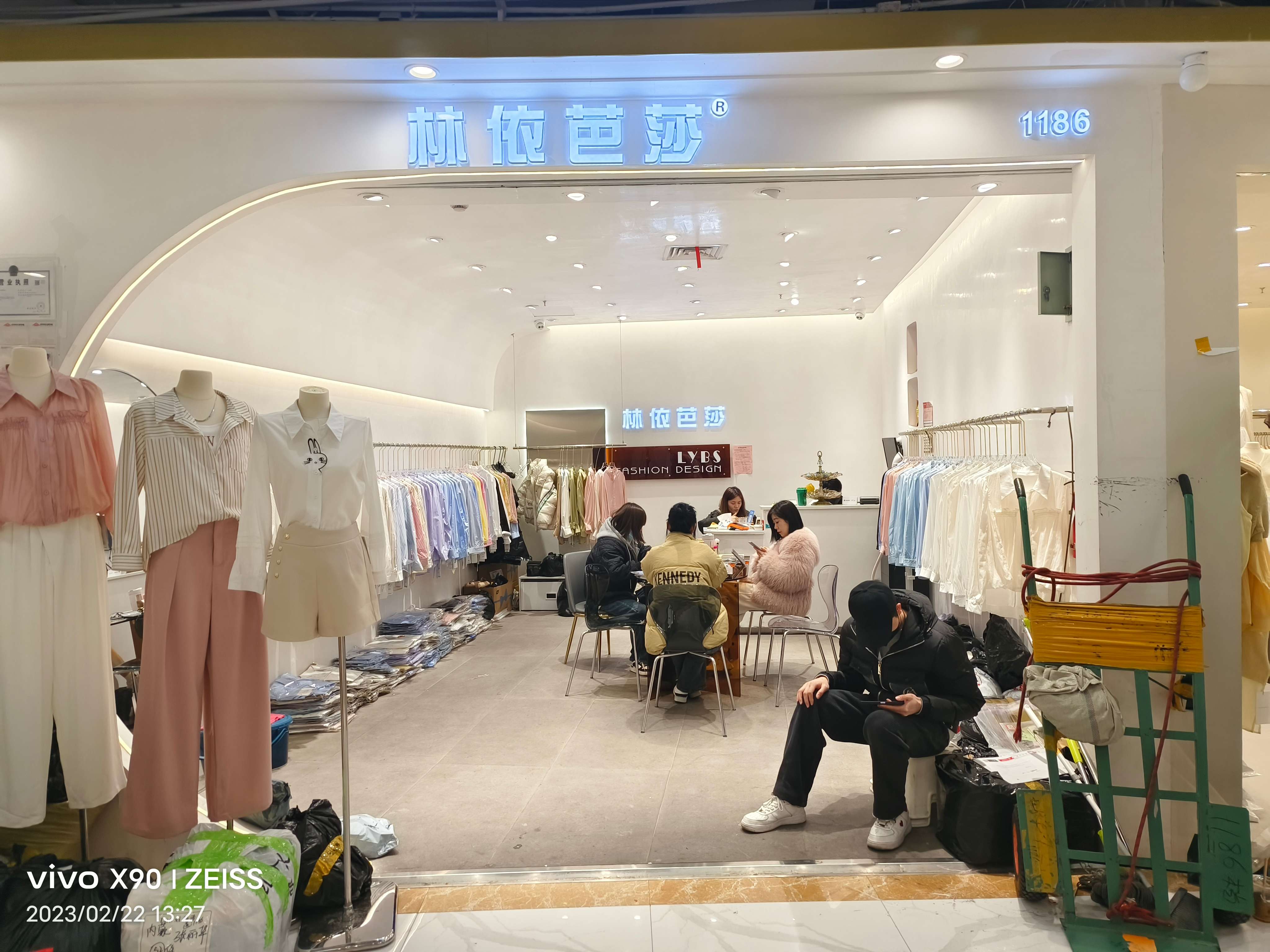 林依芭莎 意法服饰城 档口微信二维码及货源实拍 林依芭莎 档口