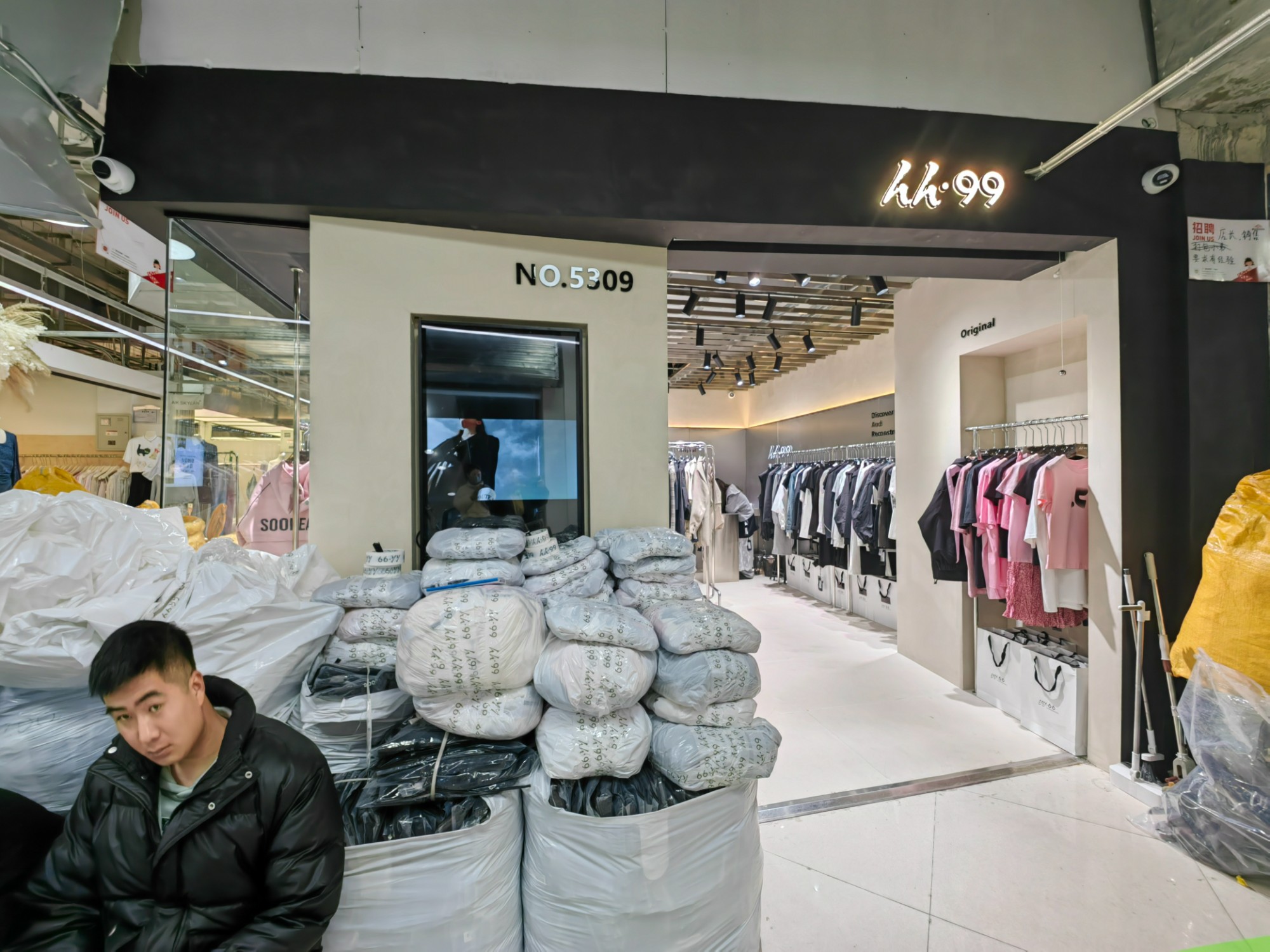9·9 意法服饰城 档口微信二维码及货源实拍 9·9 档口