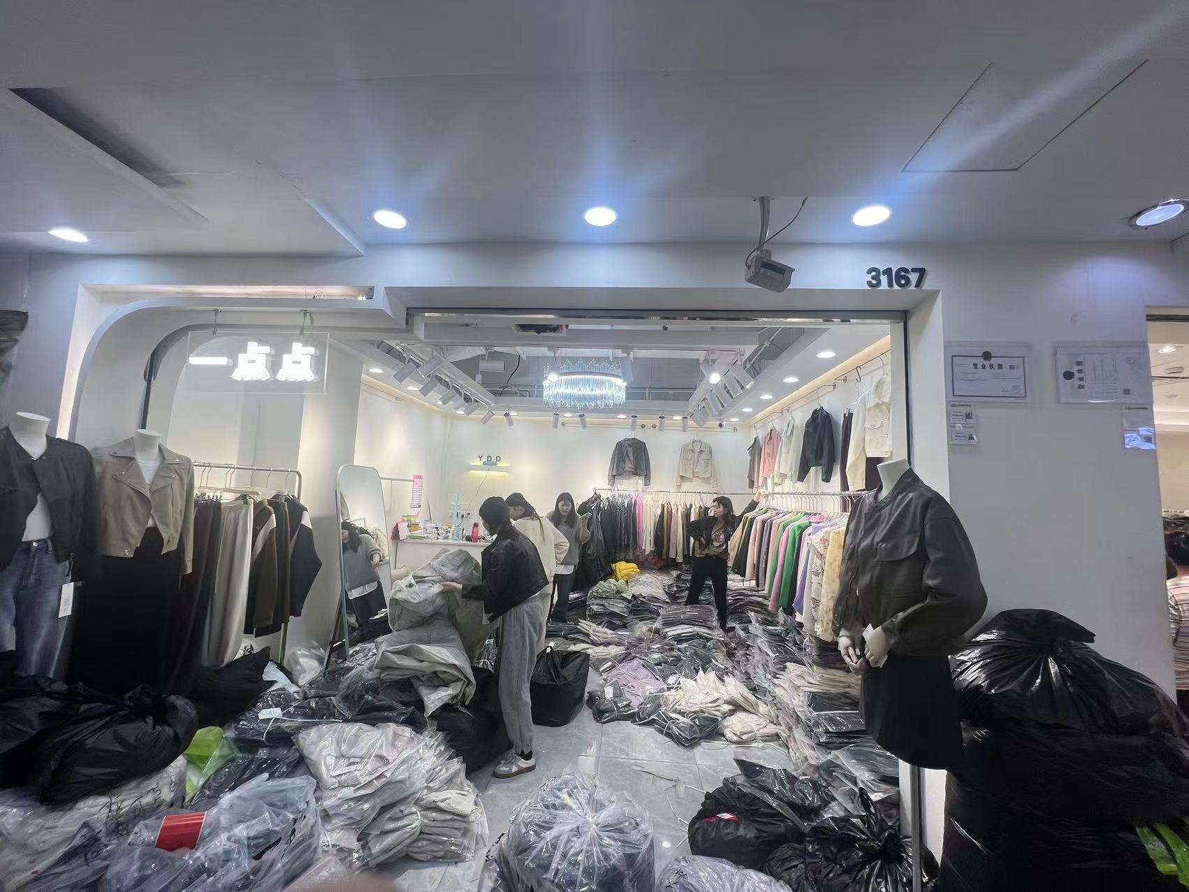 一点点 意法服饰城 档口微信二维码及货源实拍 一点点 档口