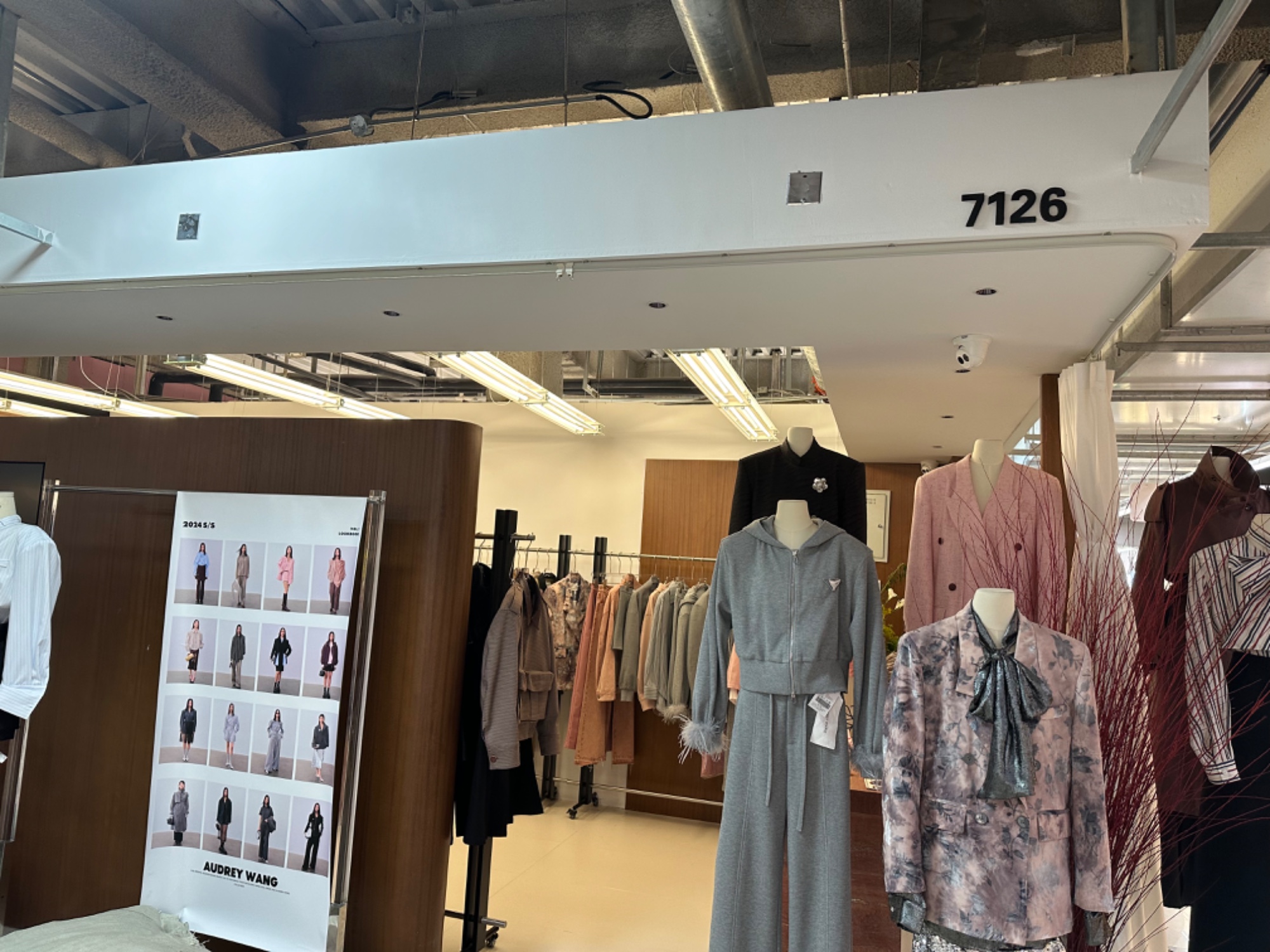 AUDREY WANG 意法服饰城 档口微信二维码及货源实拍 AUDREY WANG 档口