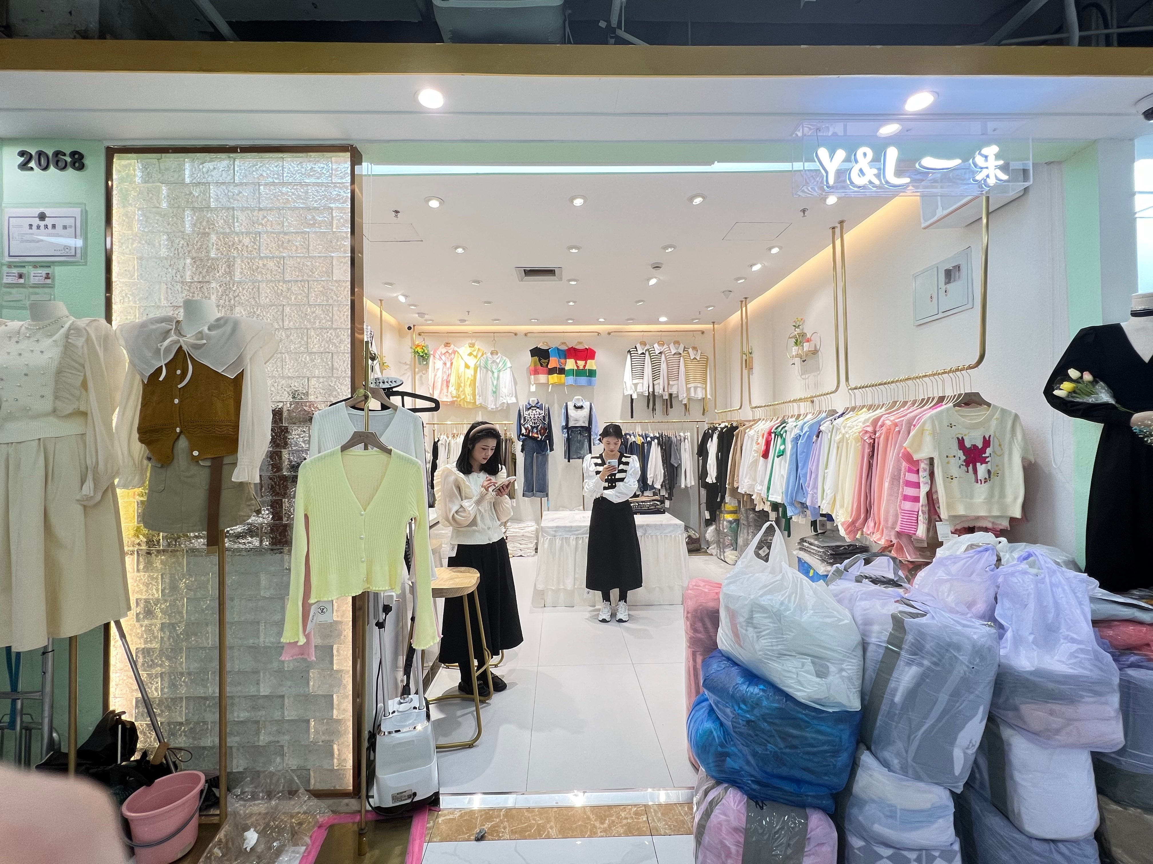 一乐 意法服饰城 档口微信二维码及货源实拍 一乐 档口