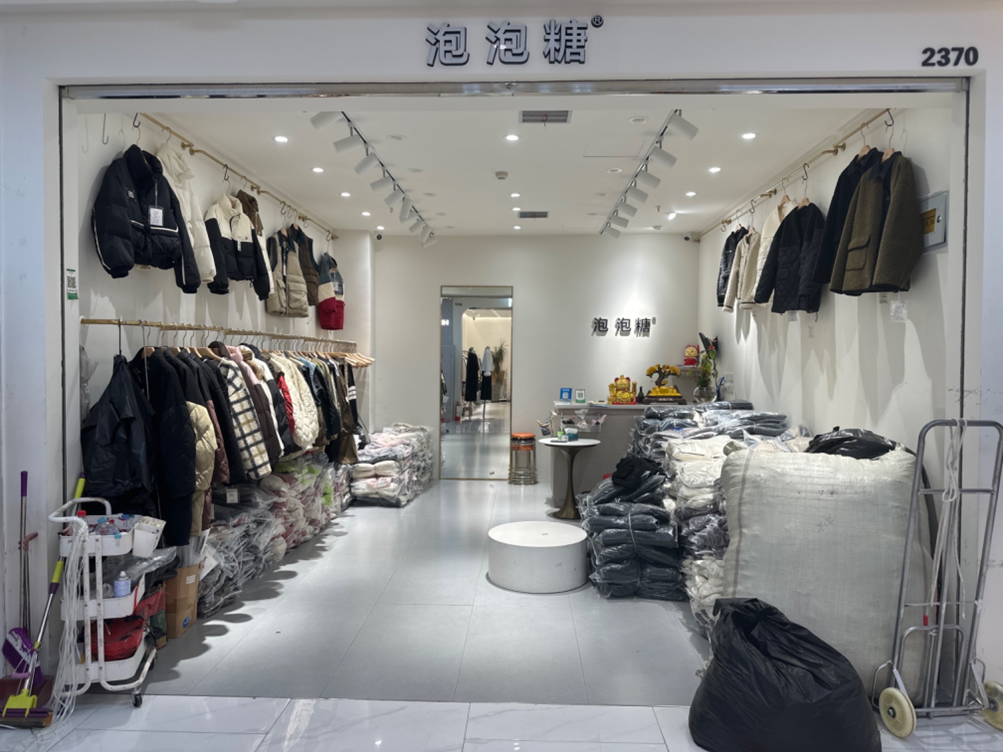 泡泡糖 意法服饰城 档口微信二维码及货源实拍 泡泡糖 档口