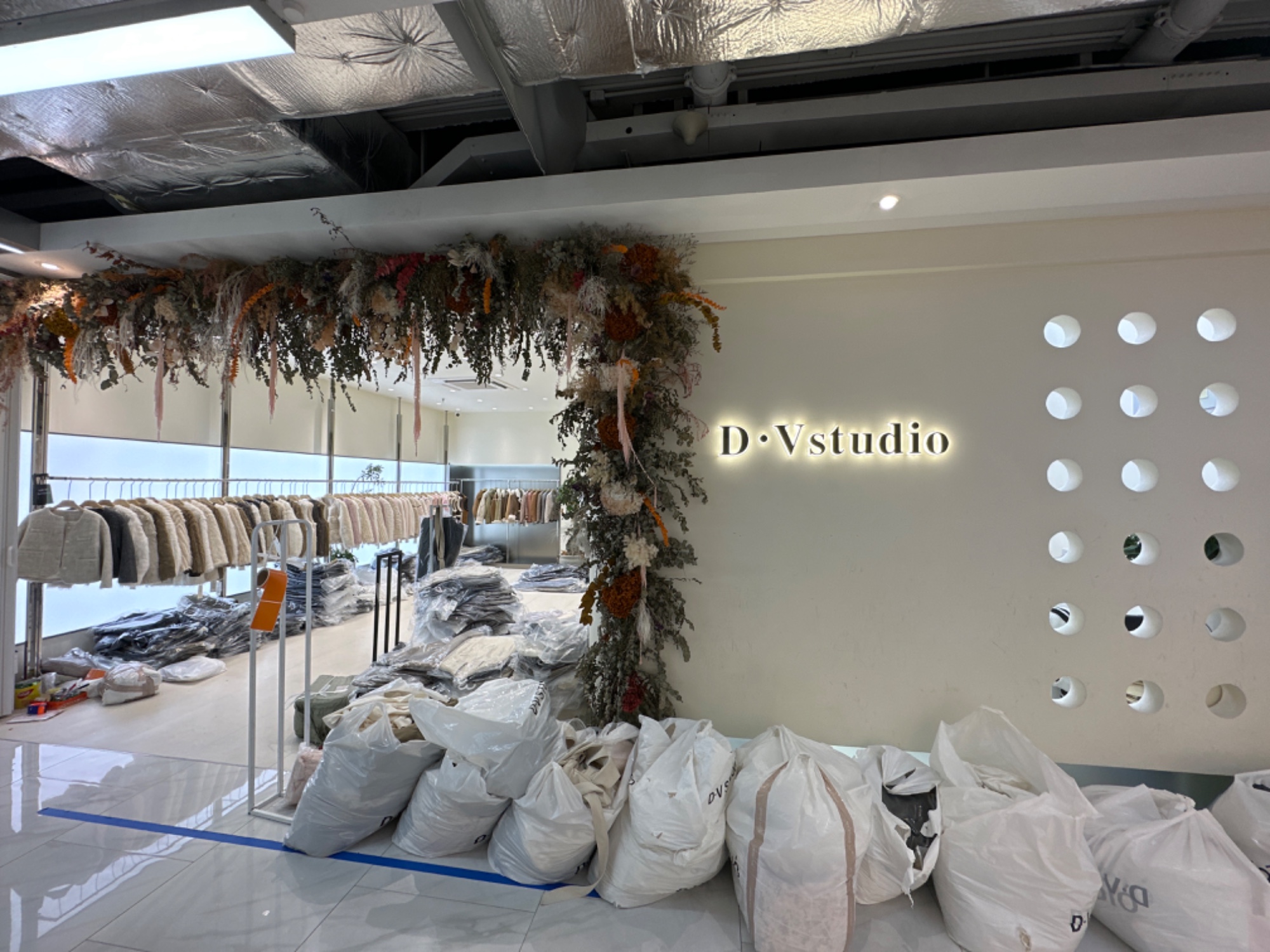 DV STUDIO 意法服饰城 档口微信二维码及货源实拍 DV STUDIO 档口