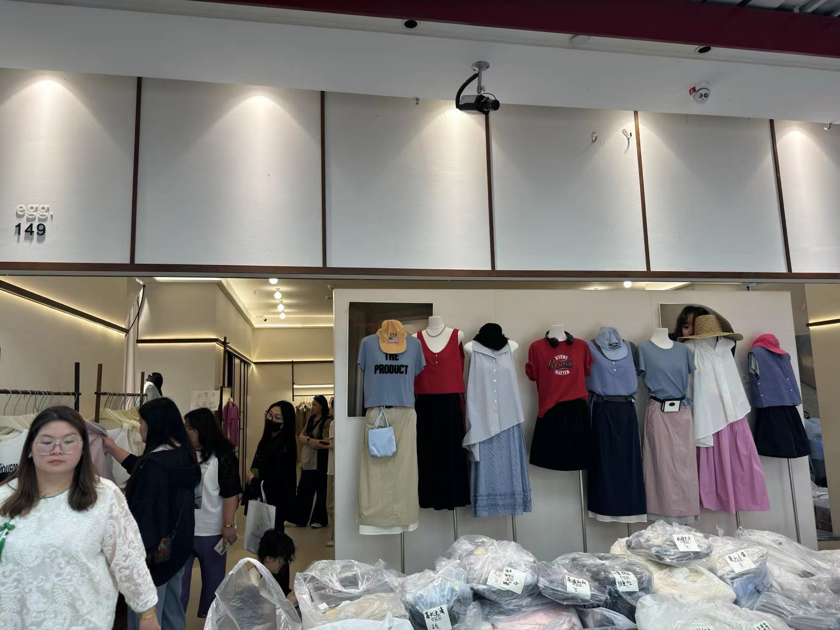 egg-149 新意法女装大厦 档口微信二维码及货源实拍 egg-149 档口