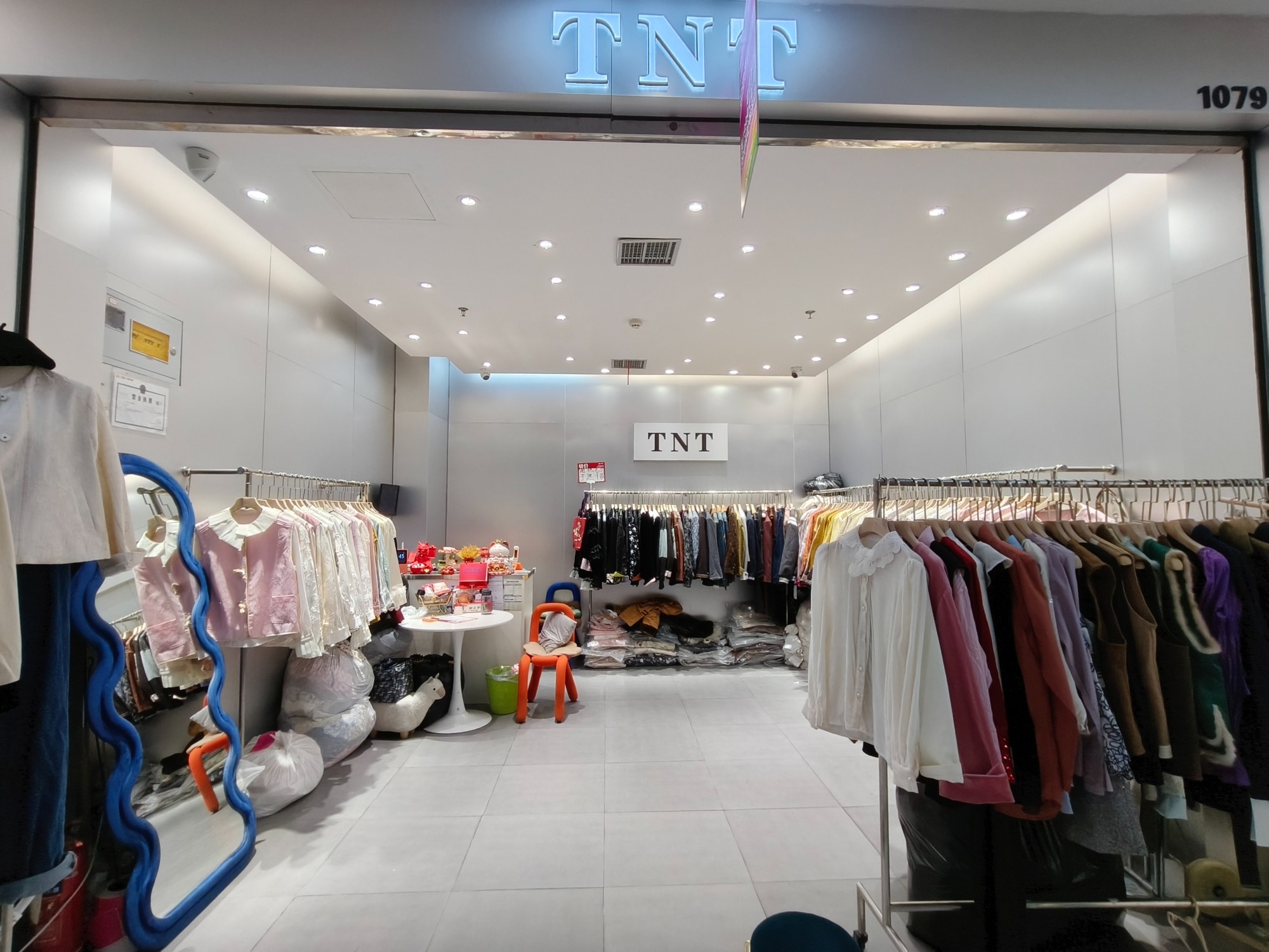 TNT 1 档口微信二维码及货源实拍