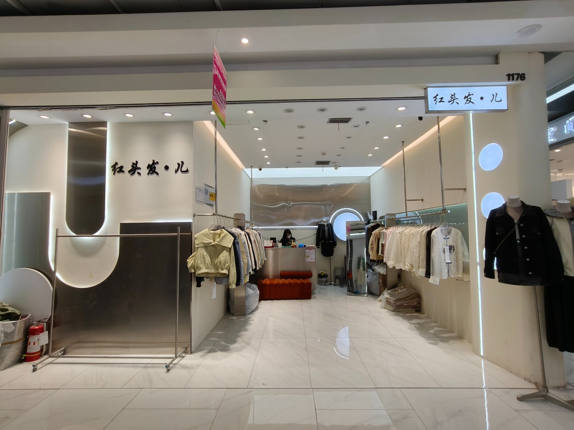 红头发.儿 9意法 档口微信二维码及货源实拍