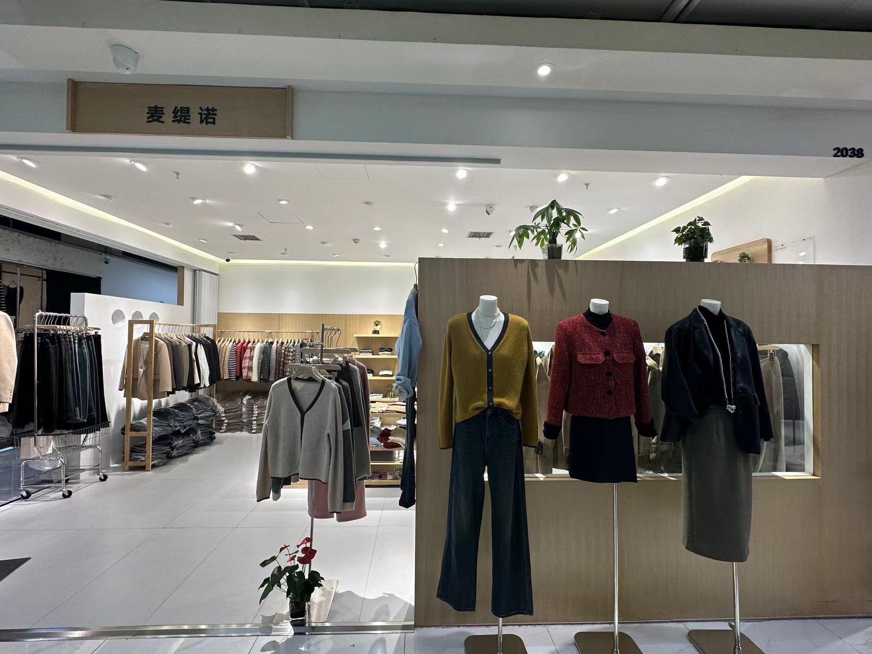 麦堤诺 9意法 档口微信二维码及货源实拍