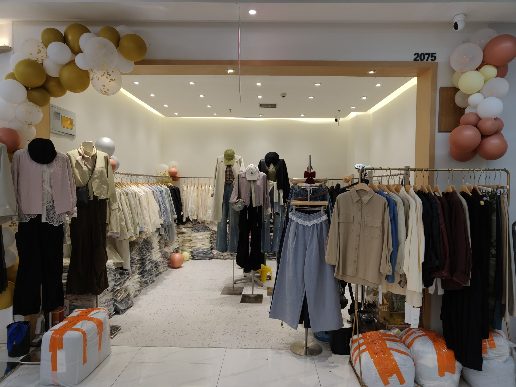 衣宫主yigongzhu 9意法 档口微信二维码及货源实拍