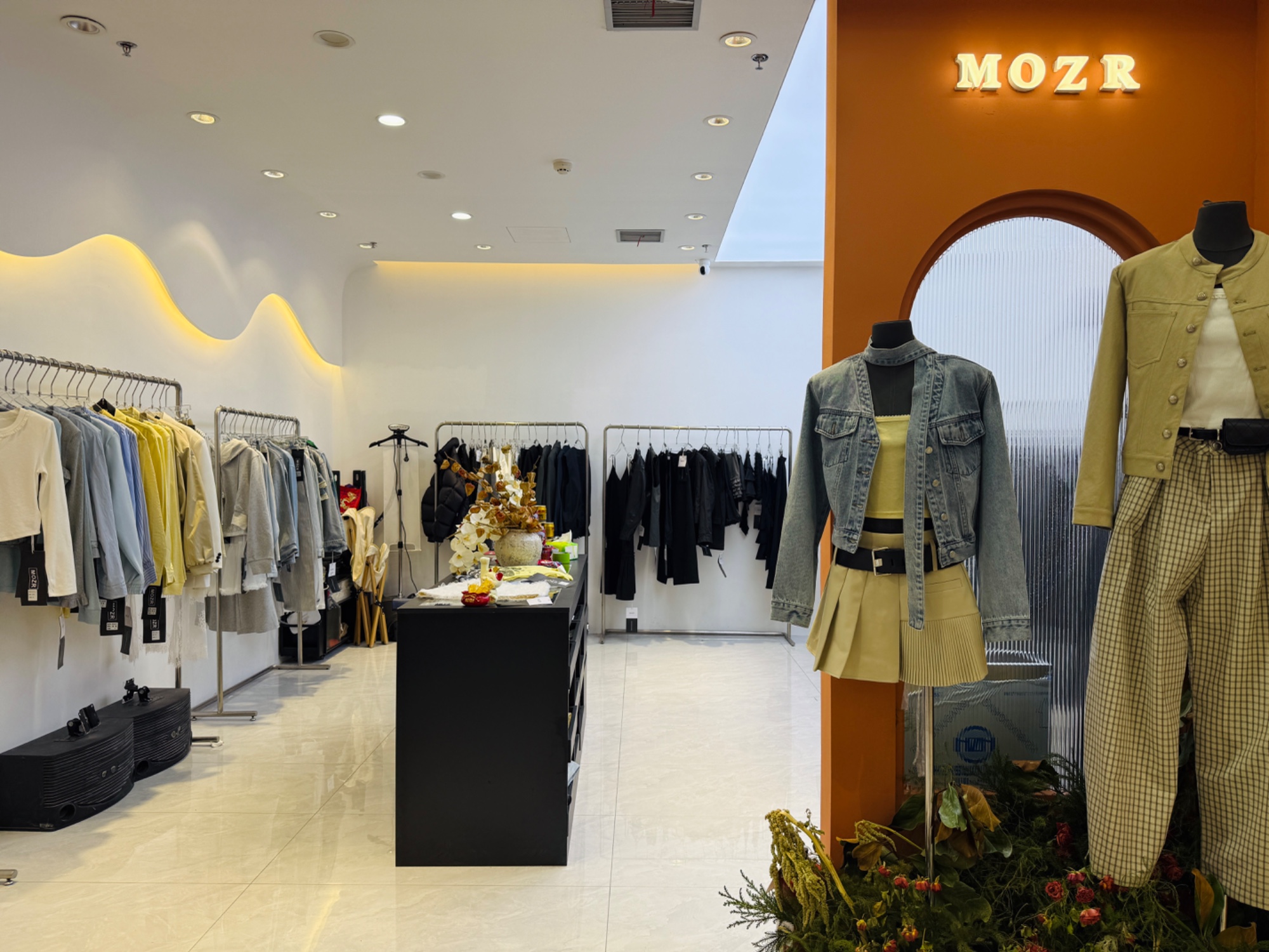 MOZR 9意法 档口微信二维码及货源实拍