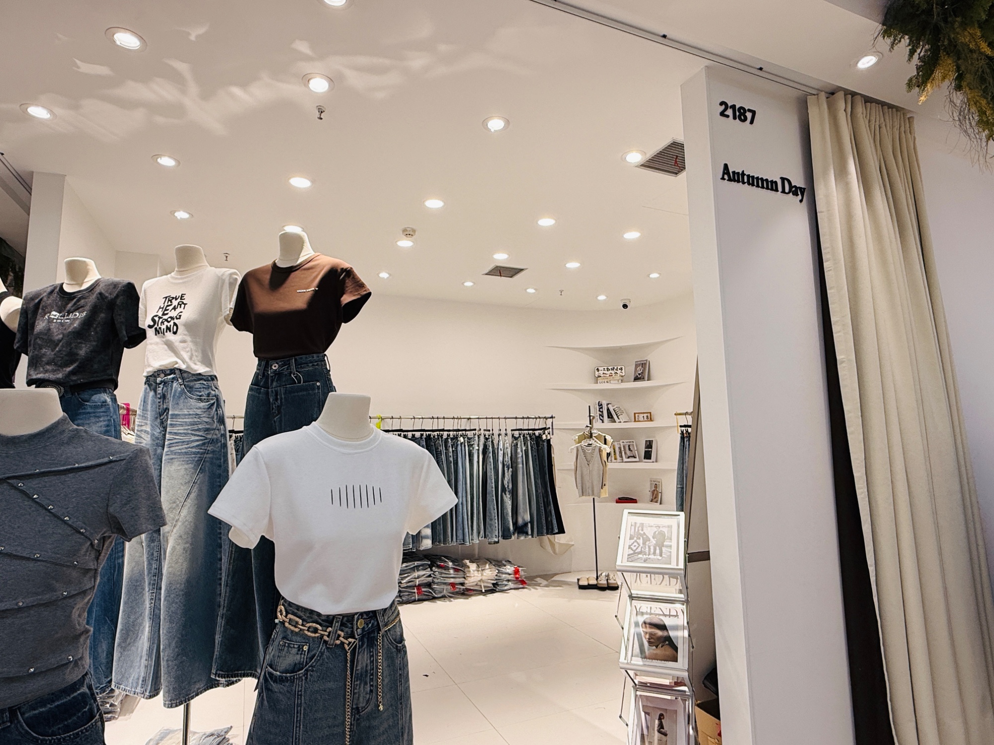 Autumn 9意法 档口微信二维码及货源实拍