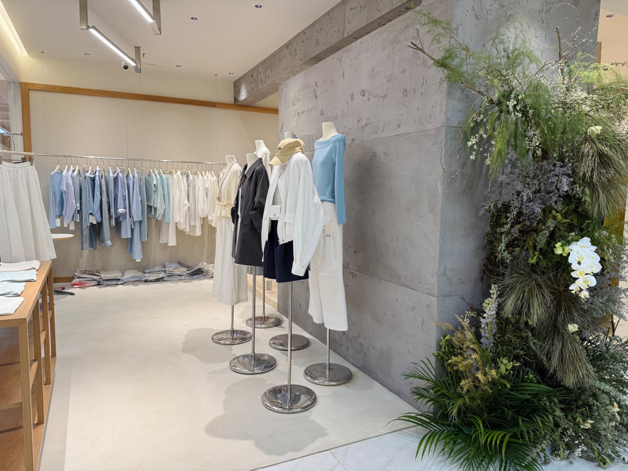 HuHu August 9意法 档口微信二维码及货源实拍