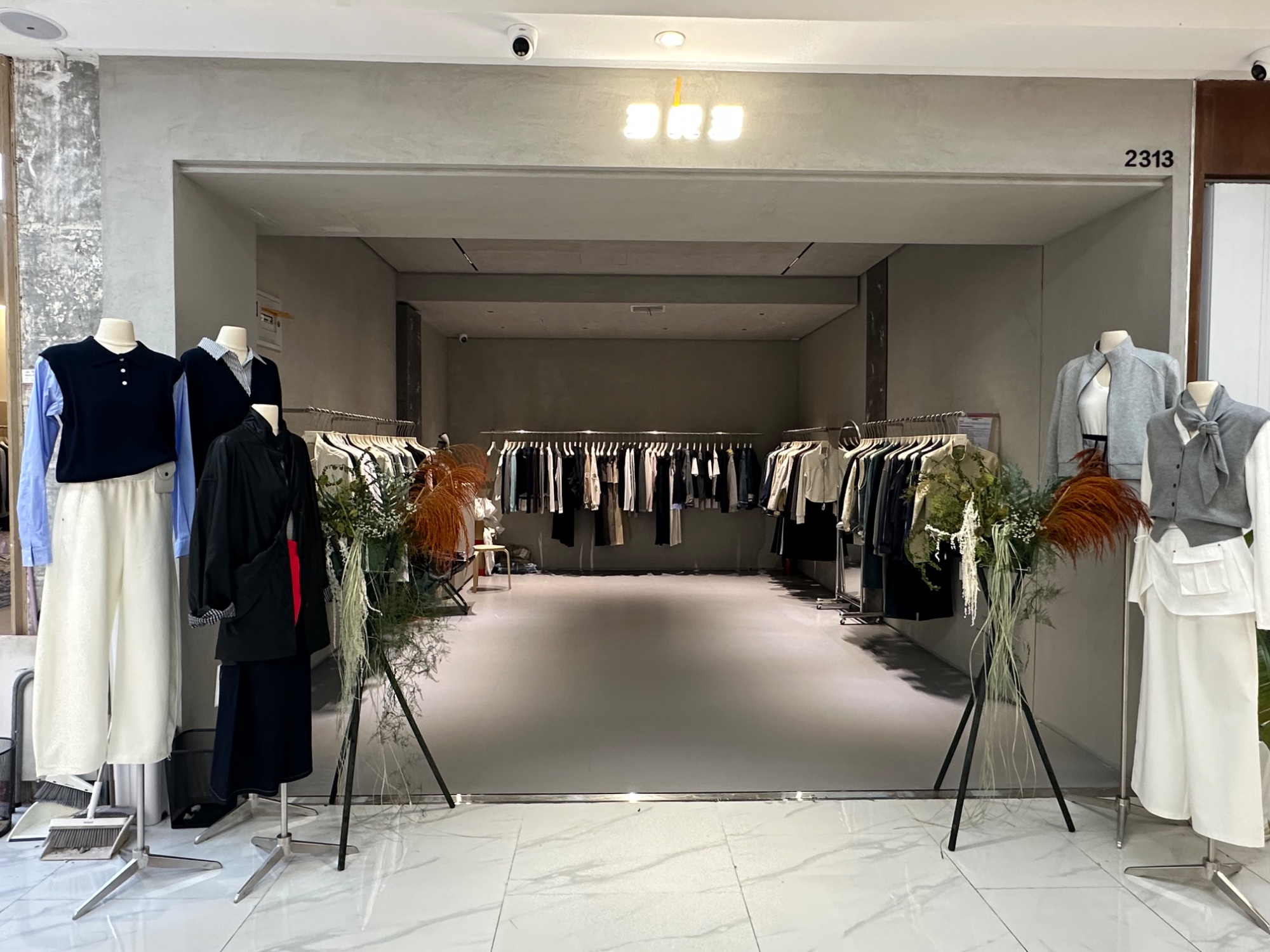 3R3 9意法 档口微信二维码及货源实拍