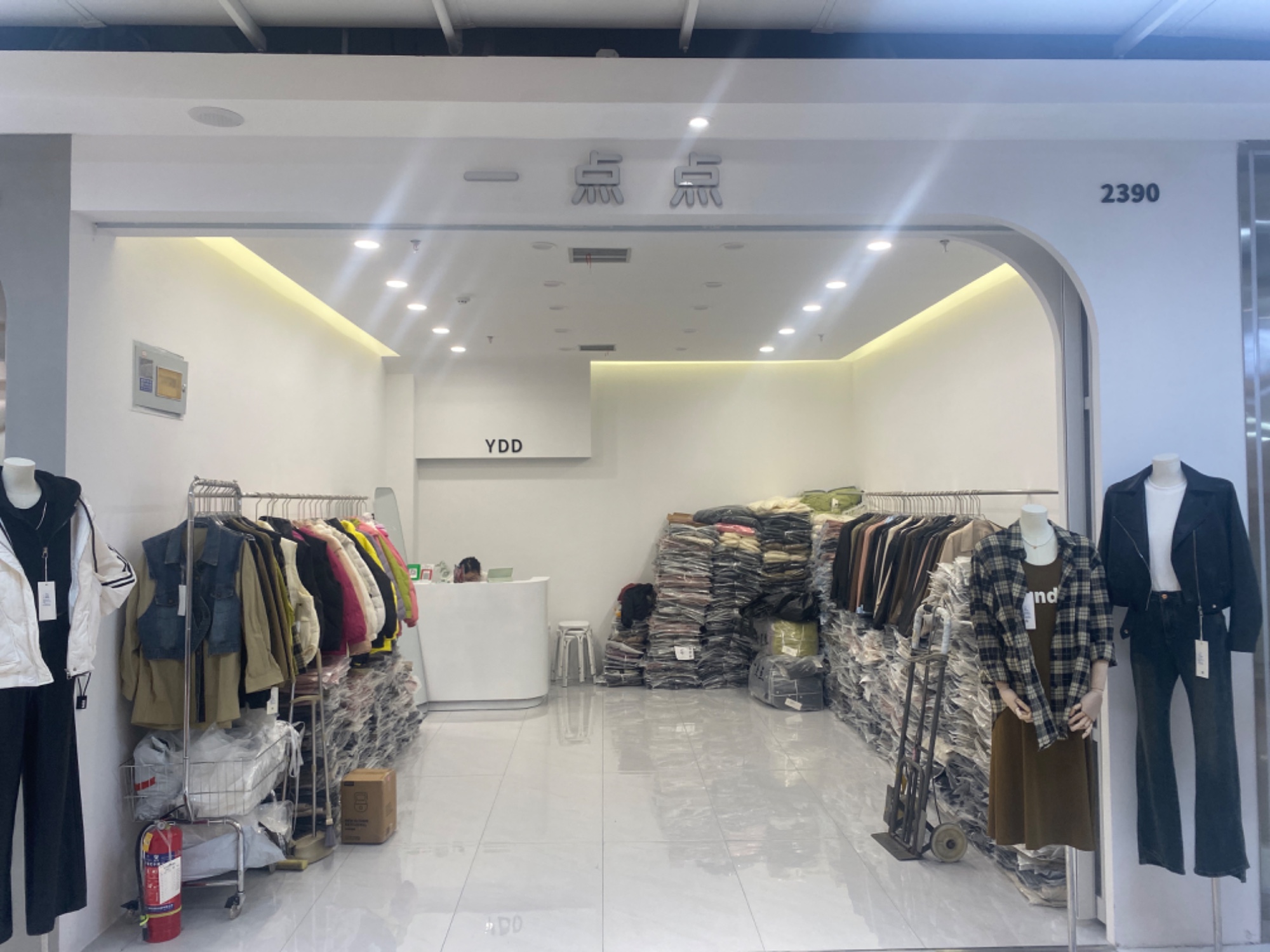 一点点 9意法 档口微信二维码及货源实拍