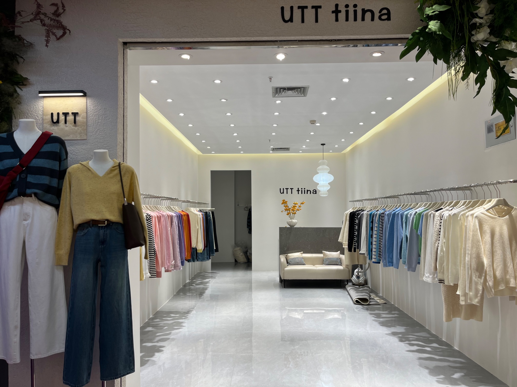 UTTtiina 9意法 档口微信二维码及货源实拍
