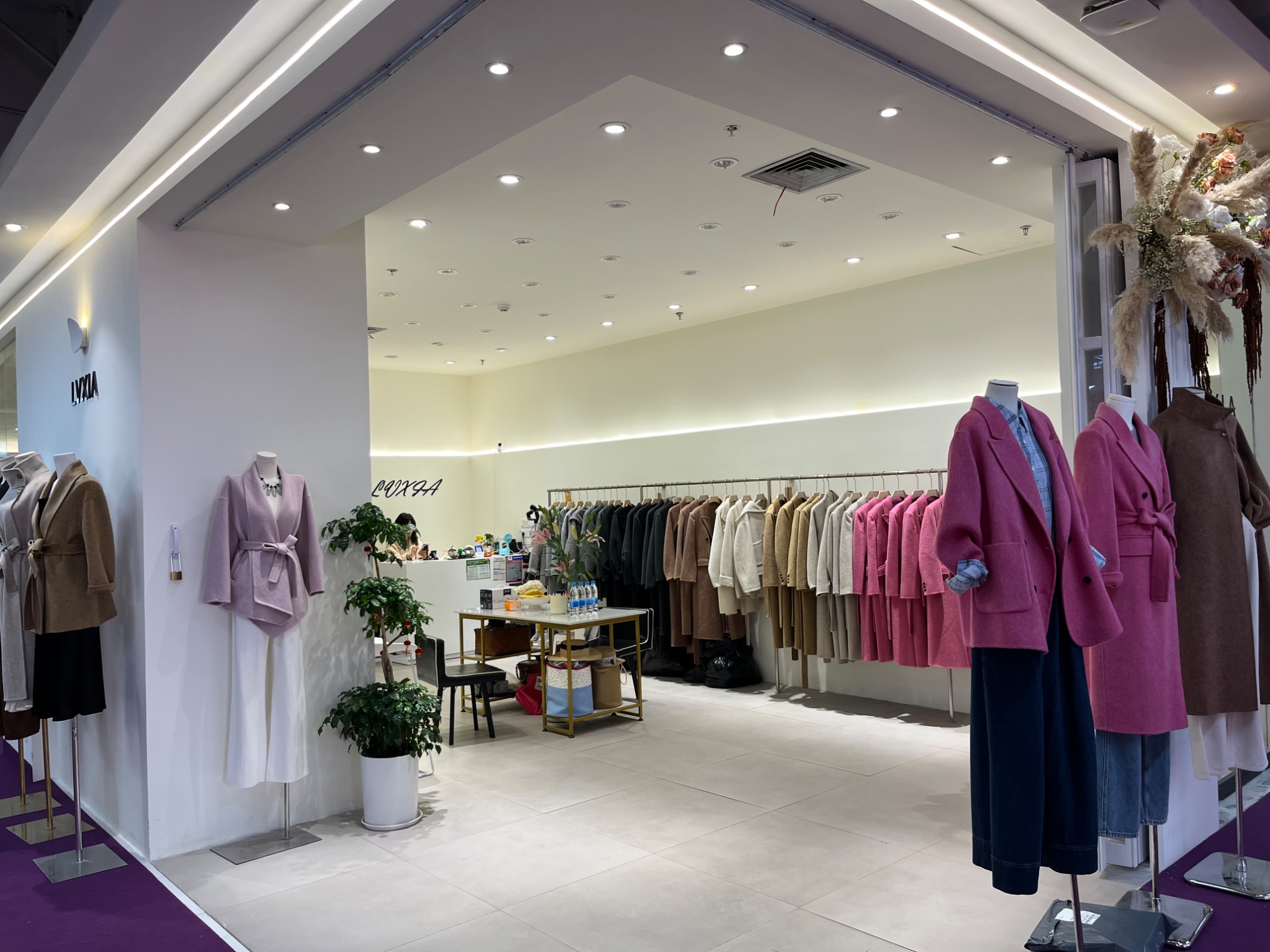 LVXIA严选 9意法 档口微信二维码及货源实拍