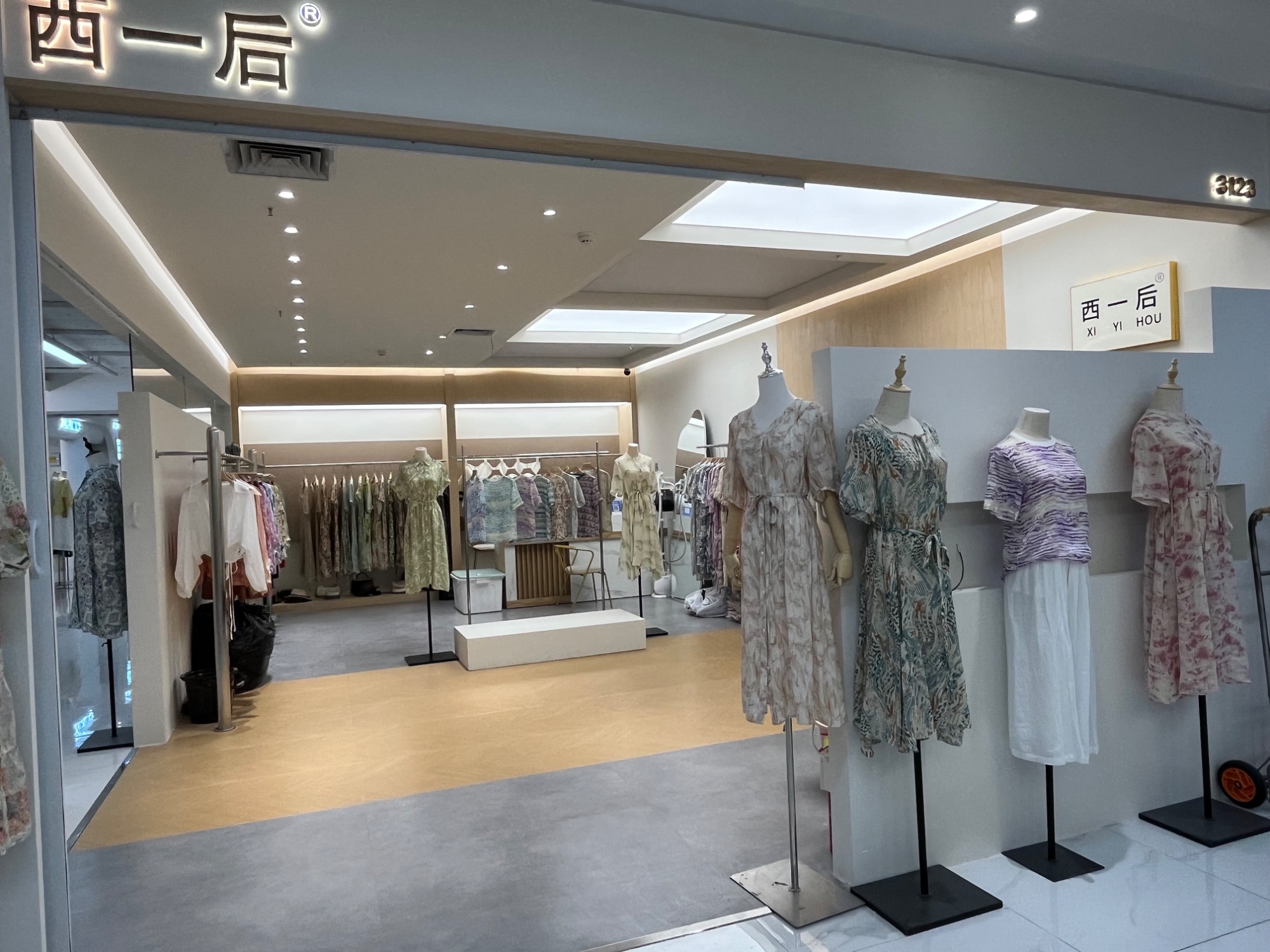 西一后 1 档口微信二维码及货源实拍