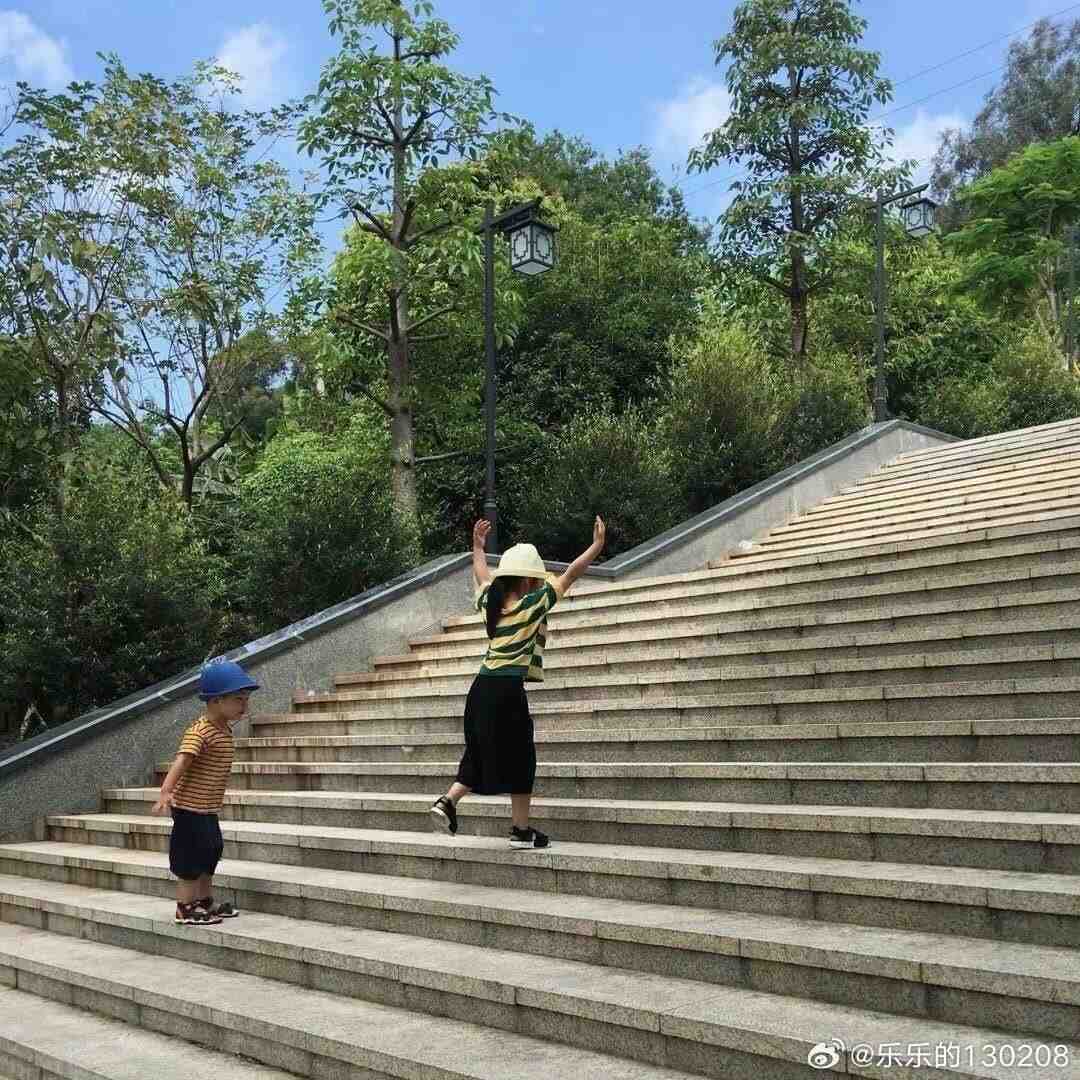 小魔女MN(卫衣)-万佳2楼2街30档