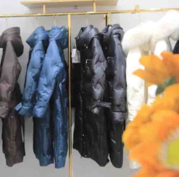 飞姿一族-b座1086 2 档口微信二维码及货源实拍 飞姿一族-b座1086 1 档口微信二维码及货源实拍