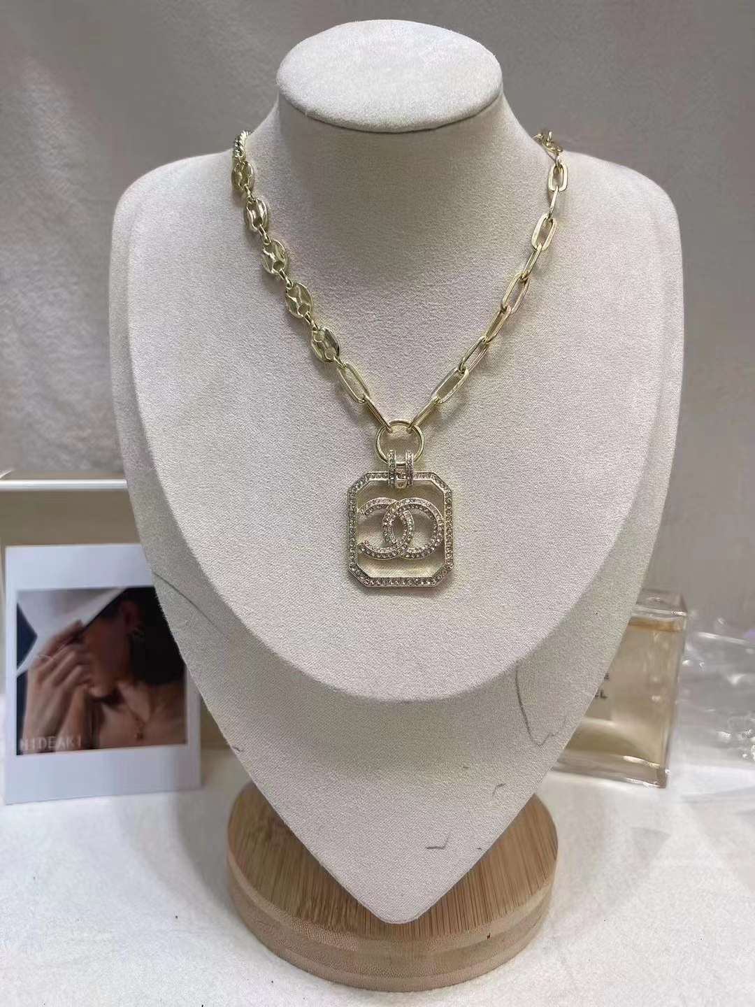 小芬饰品--万佳8街5档 产品图