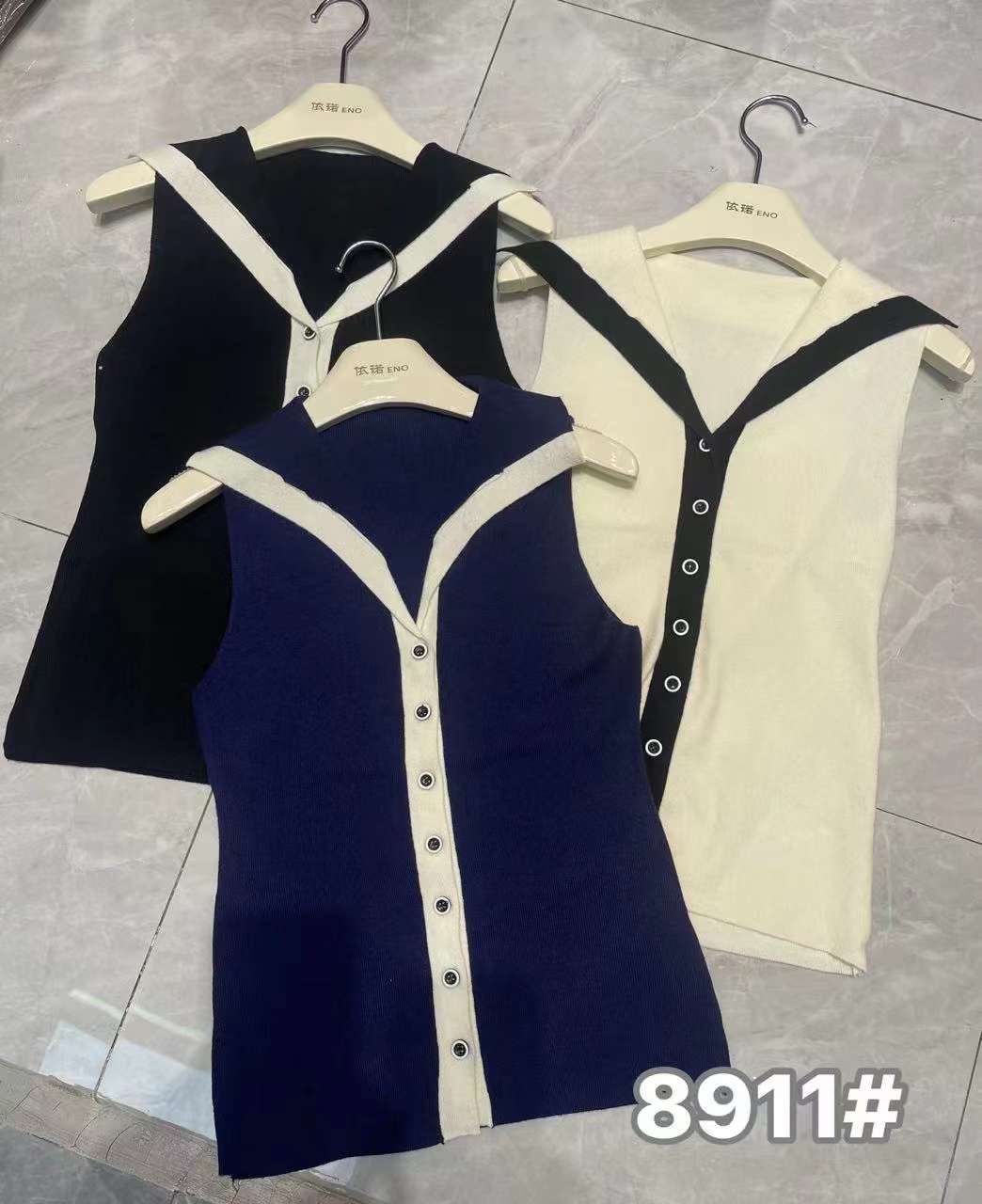 依诺服饰--金马1楼6街A217 产品图