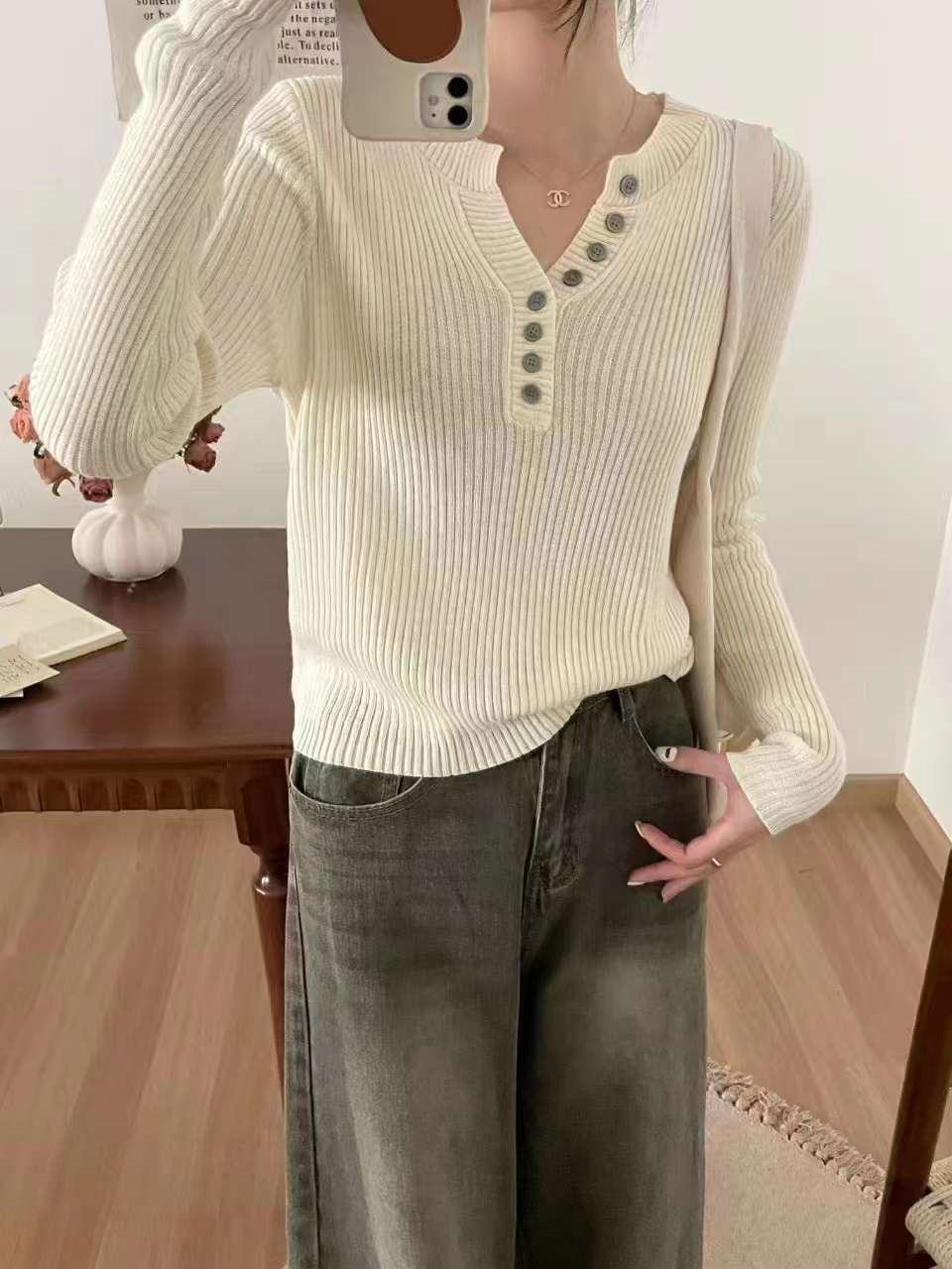 依诺服饰--金马1楼6街A217 产品图