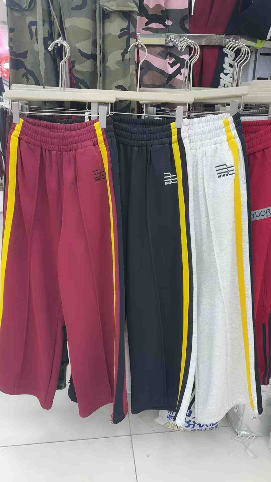 依妍服饰-南城一楼C226-1 产品图