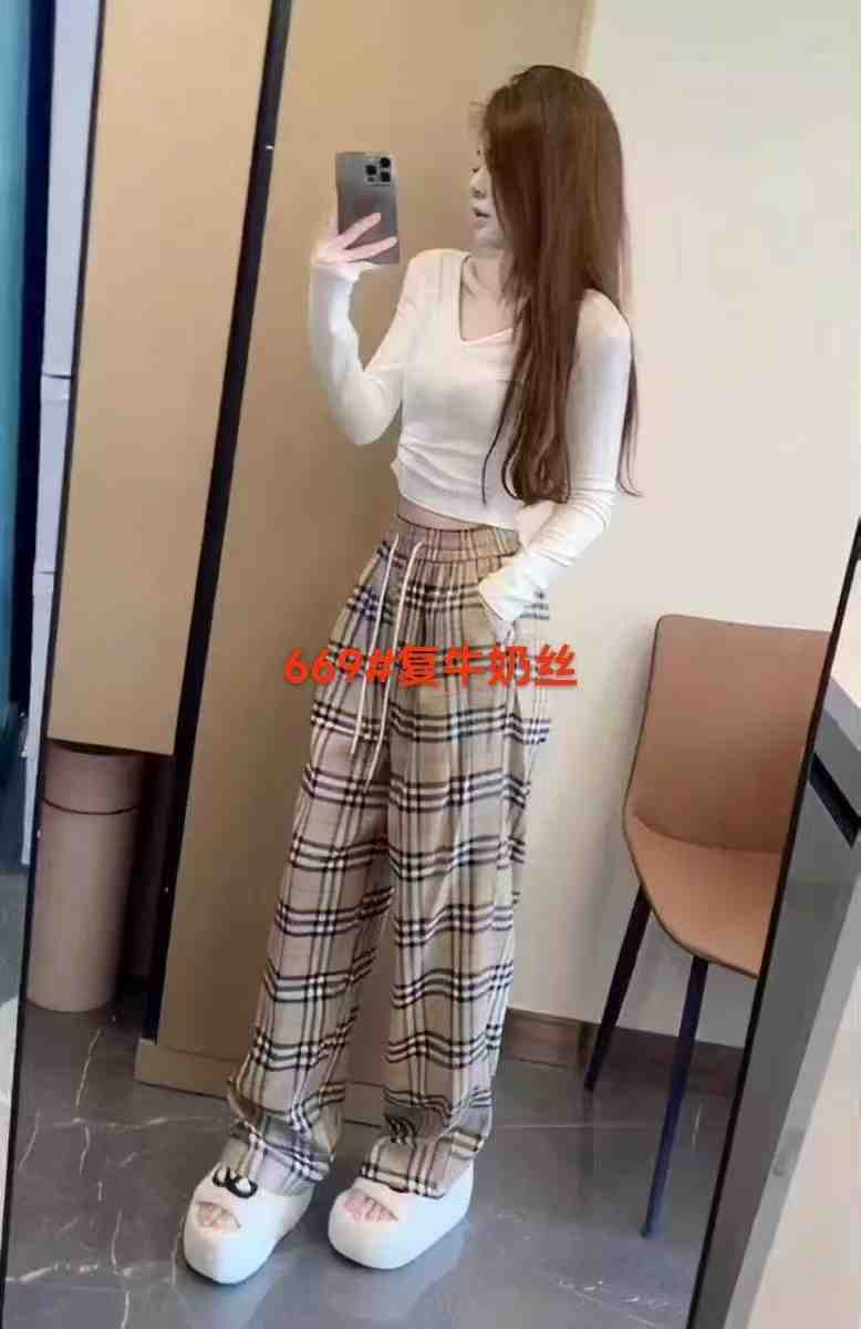 雅澜服饰-南城一楼B149 产品图