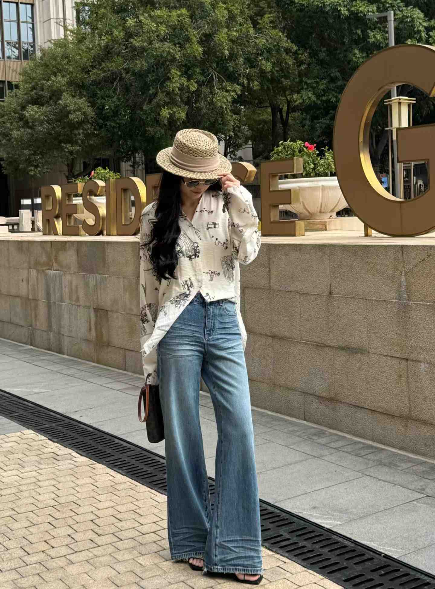 在蓝色(In blue jeans)-107栋一楼C23 产品图