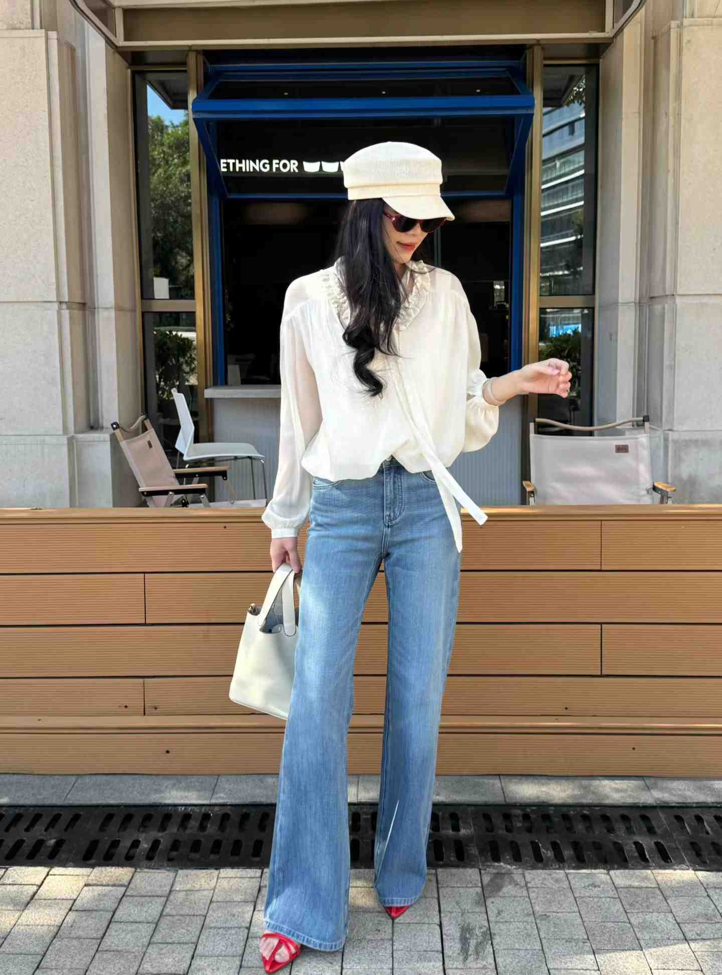 在蓝色(In blue jeans)-107栋一楼C23 产品图